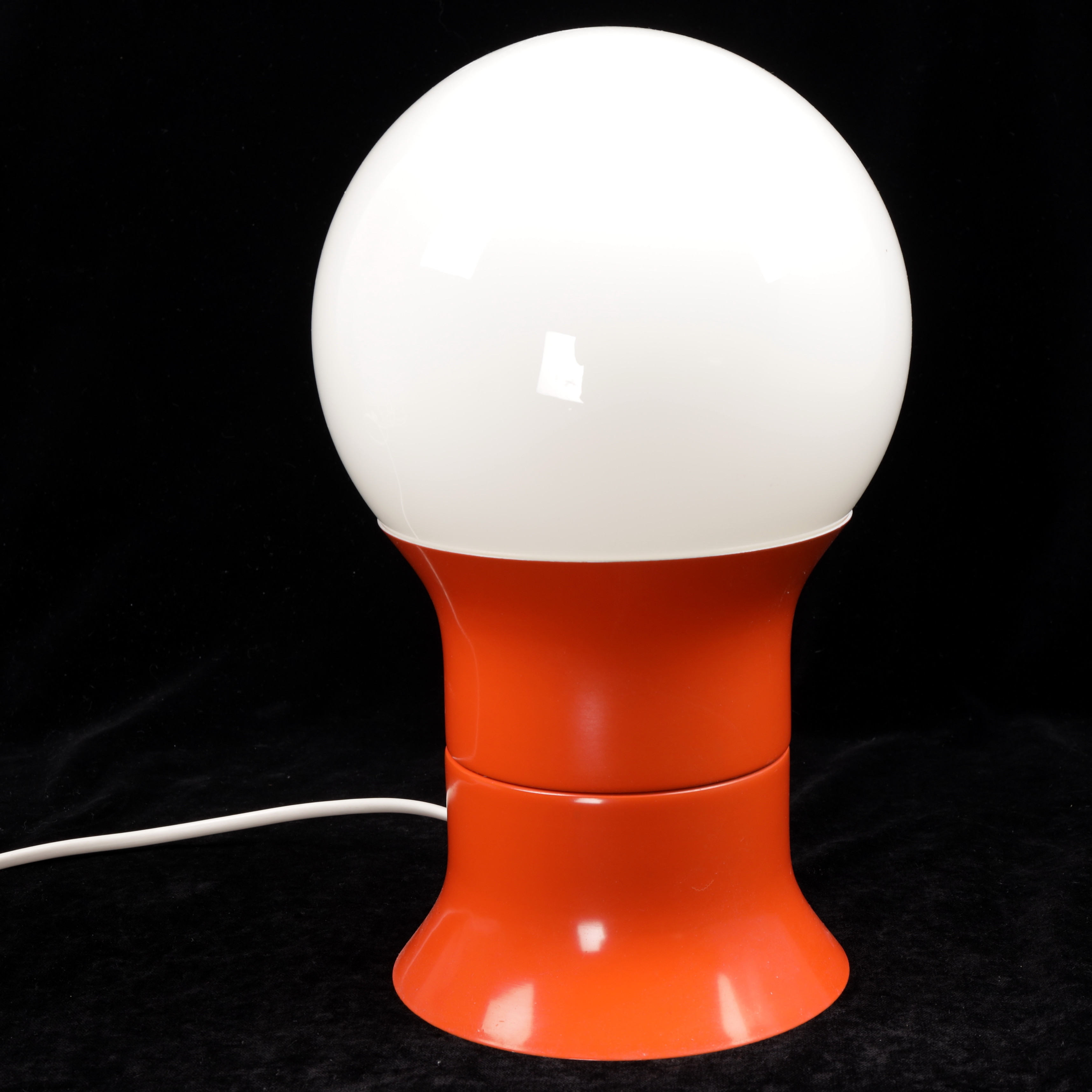 BORDSLAMPA, lackad plåt och glas, "Klot 2", Hemi, Danmark.