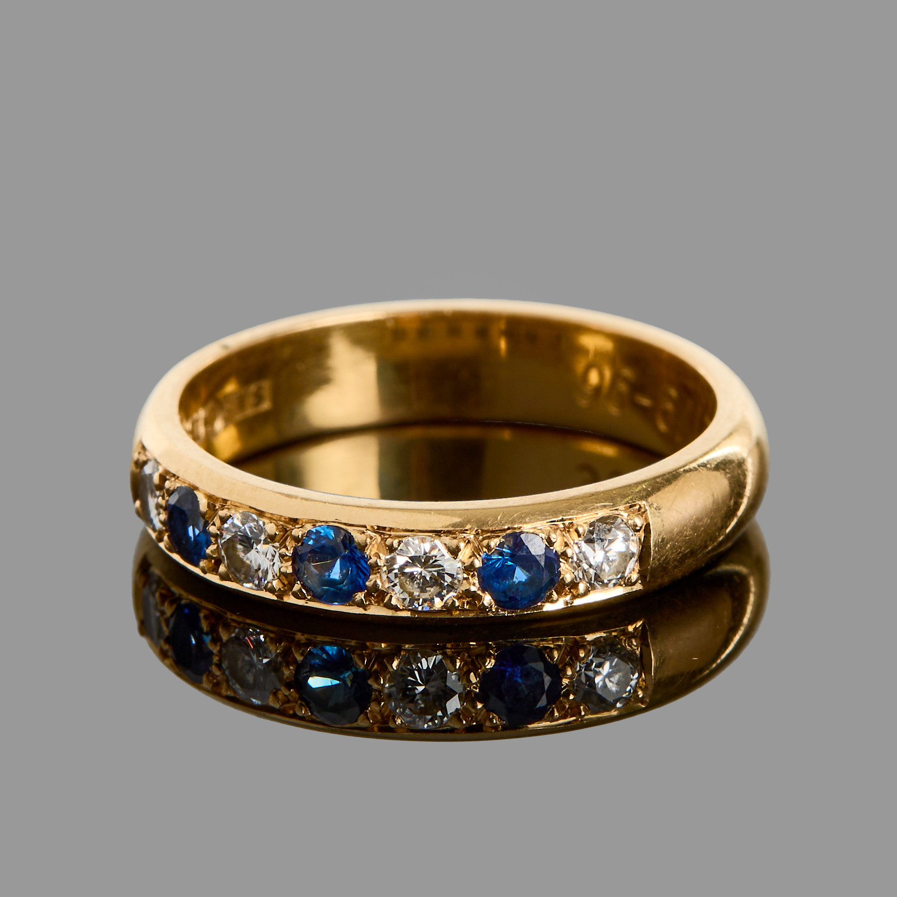 ALLIANSRING, 18k guld, varvat med diamanter och mörkblå safirer, Stjernswärd Juveler & Design, 1996 Stockholm.