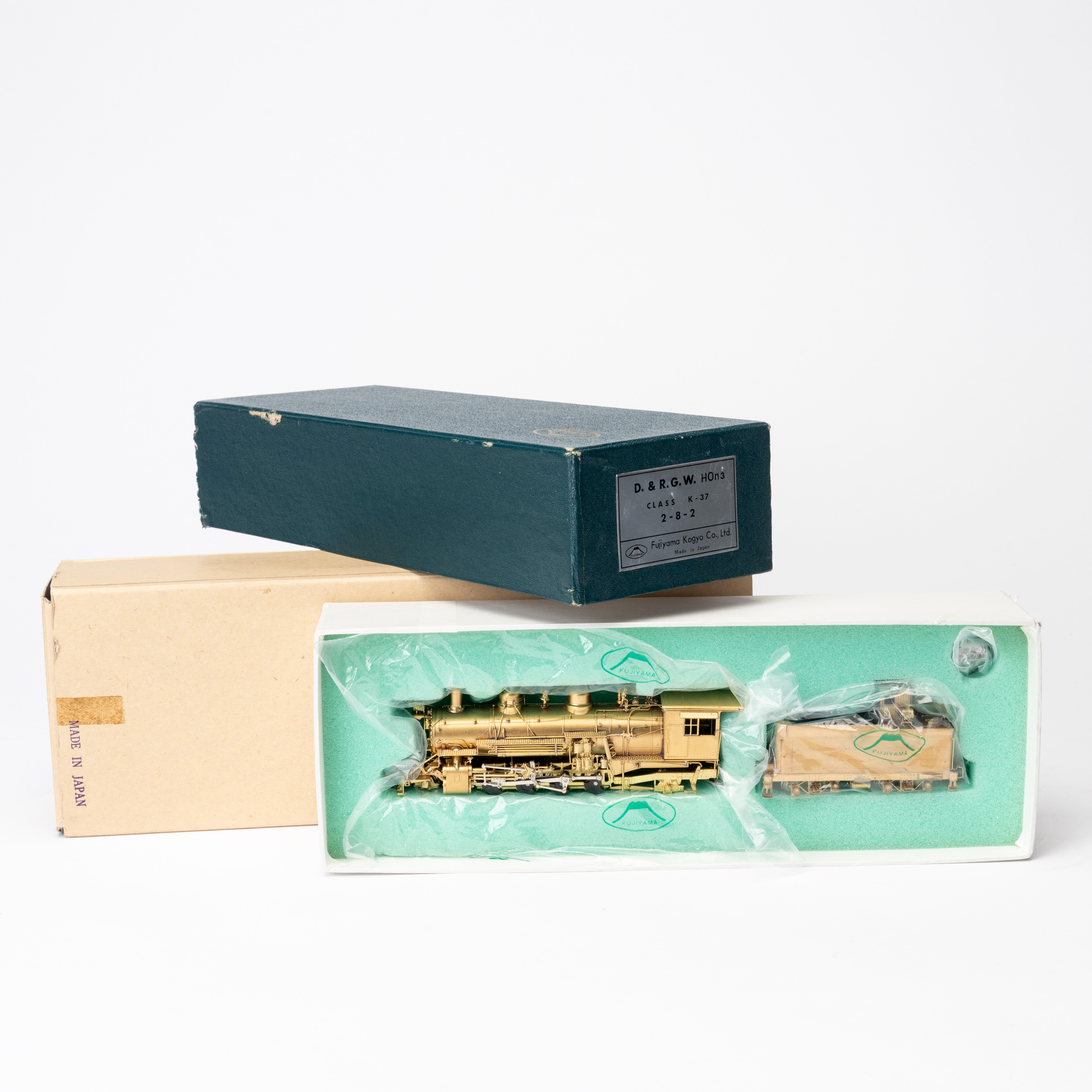 PFM K-37 , amerikanskt ånglok med tender, 2-8-2, handbyggd mässing , Fujiyama Japan, originalförpackning.