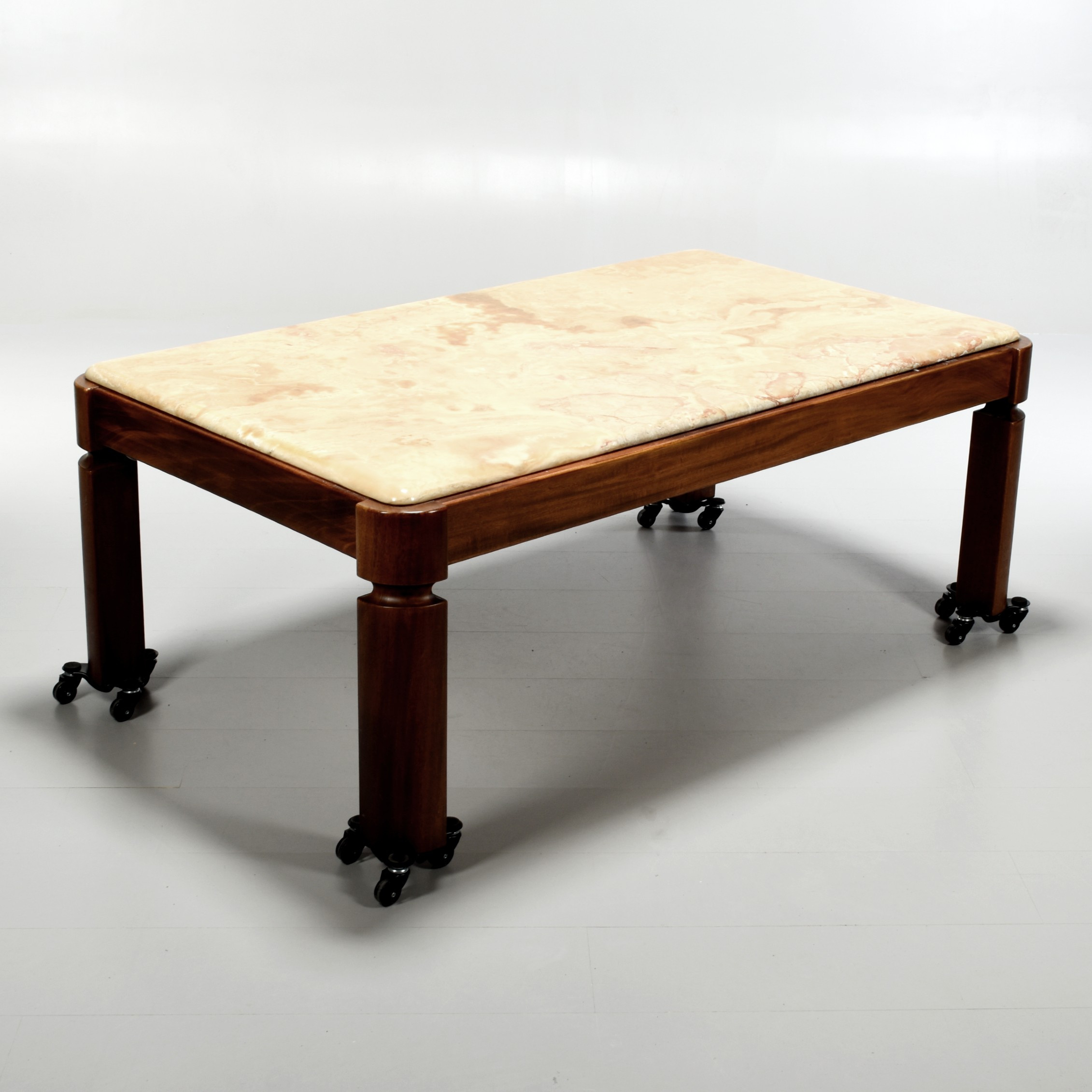 SOFFBORD. Med skiva i alabaster 1900-tal.