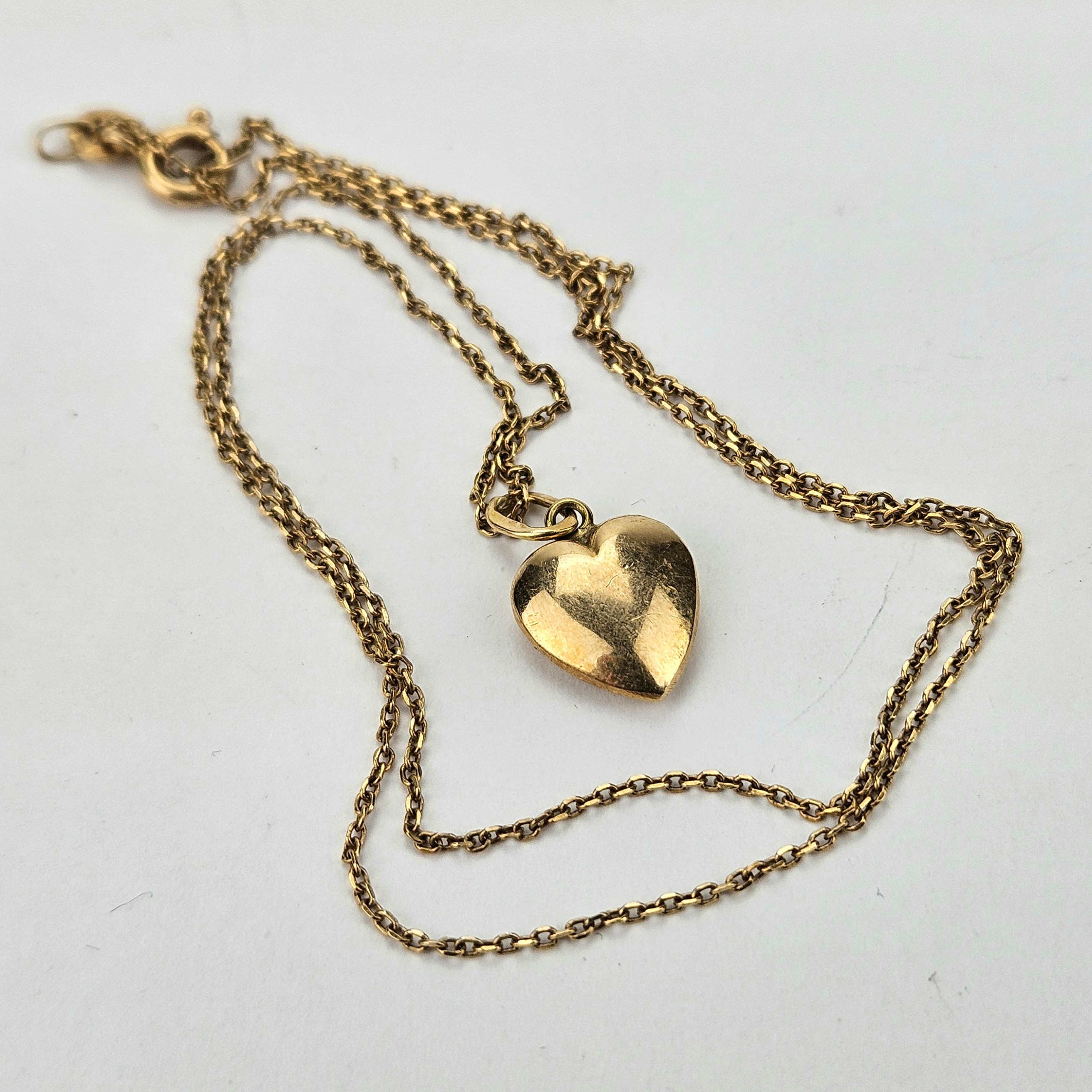 HALSKEDJA MED HÄNGE, guld, 18K, vikt ca. 3,8 gram.