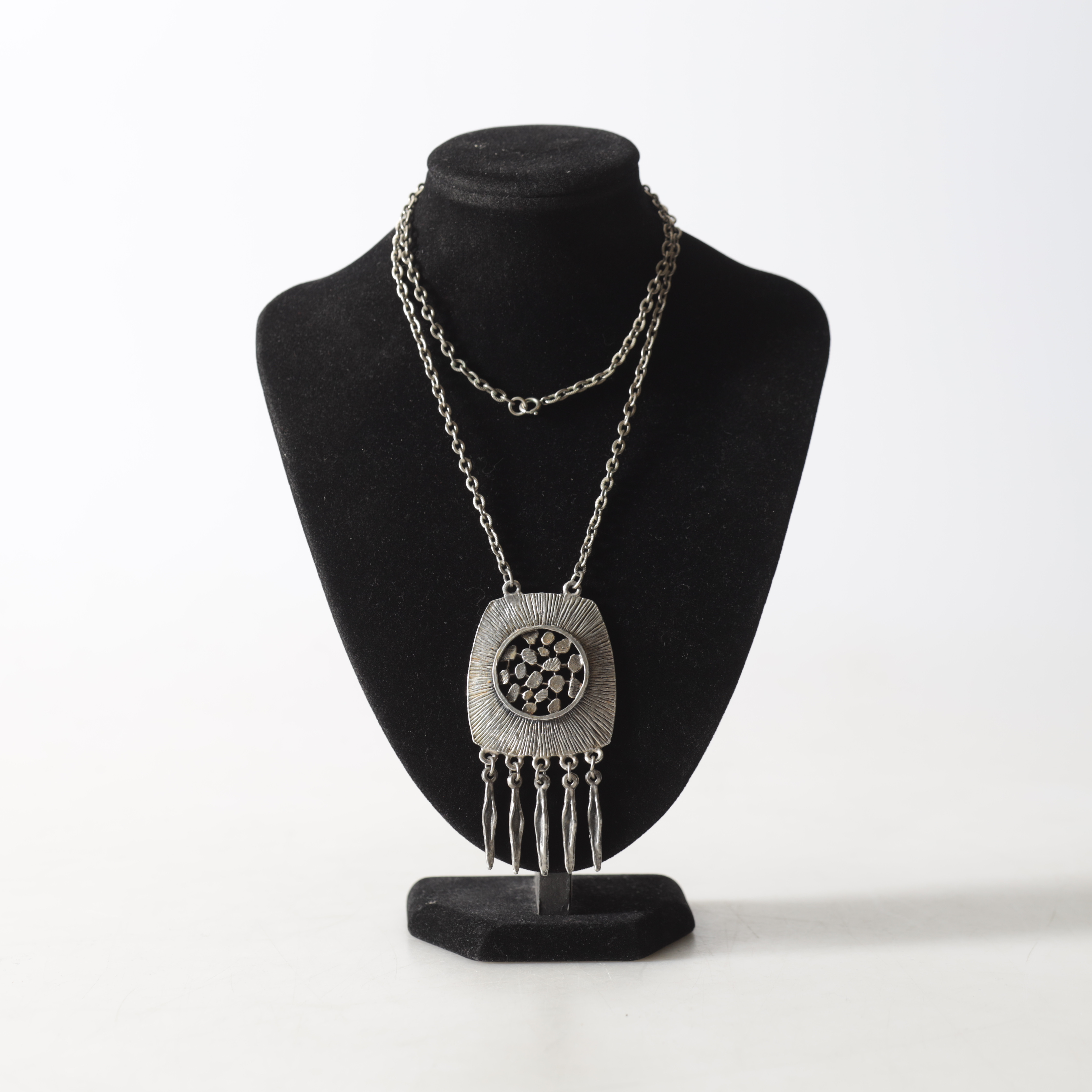 HÄNGE, med kedja, tenn, 1900-tal.