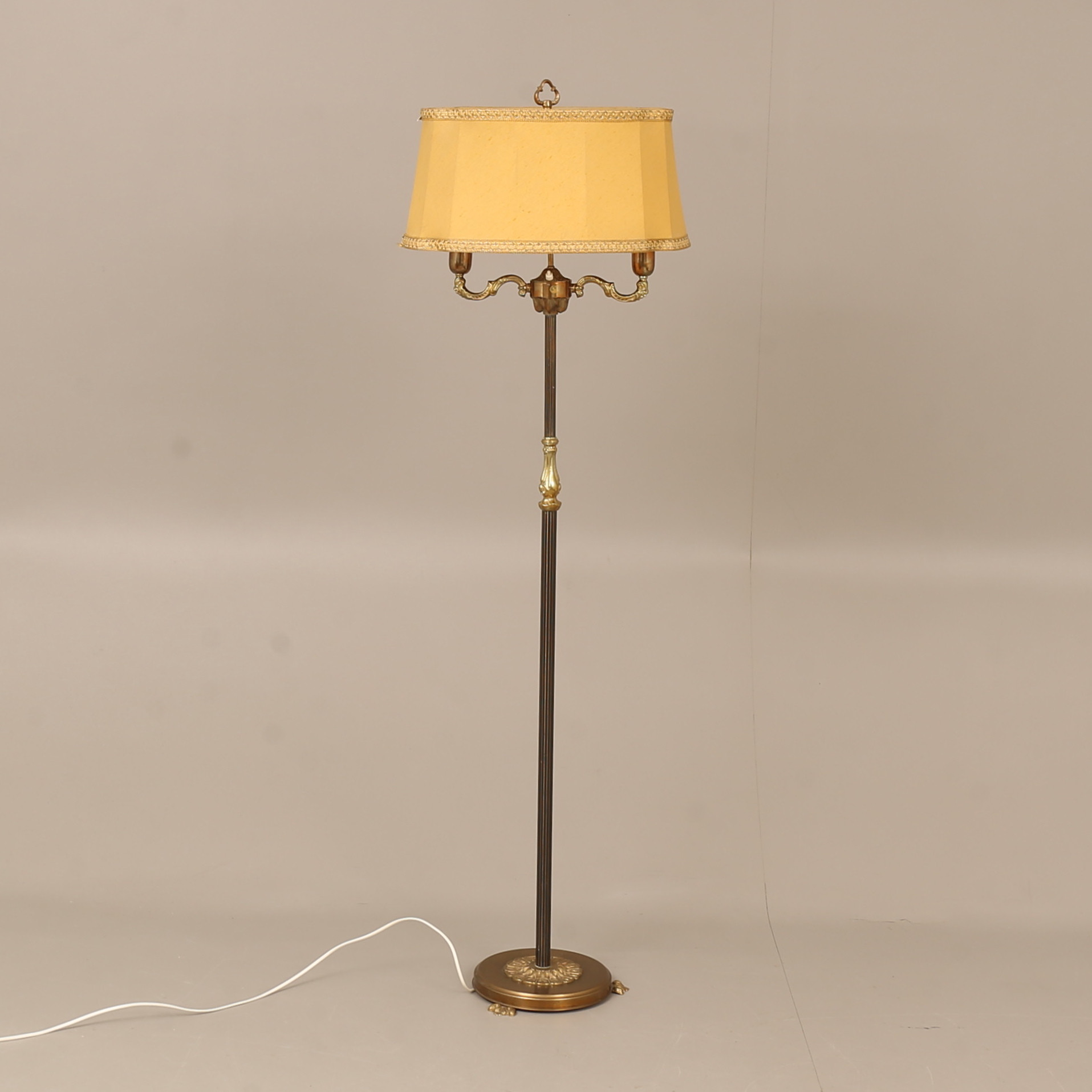 GOLVLAMPA, metall, mässing, 1900-talets mitt.