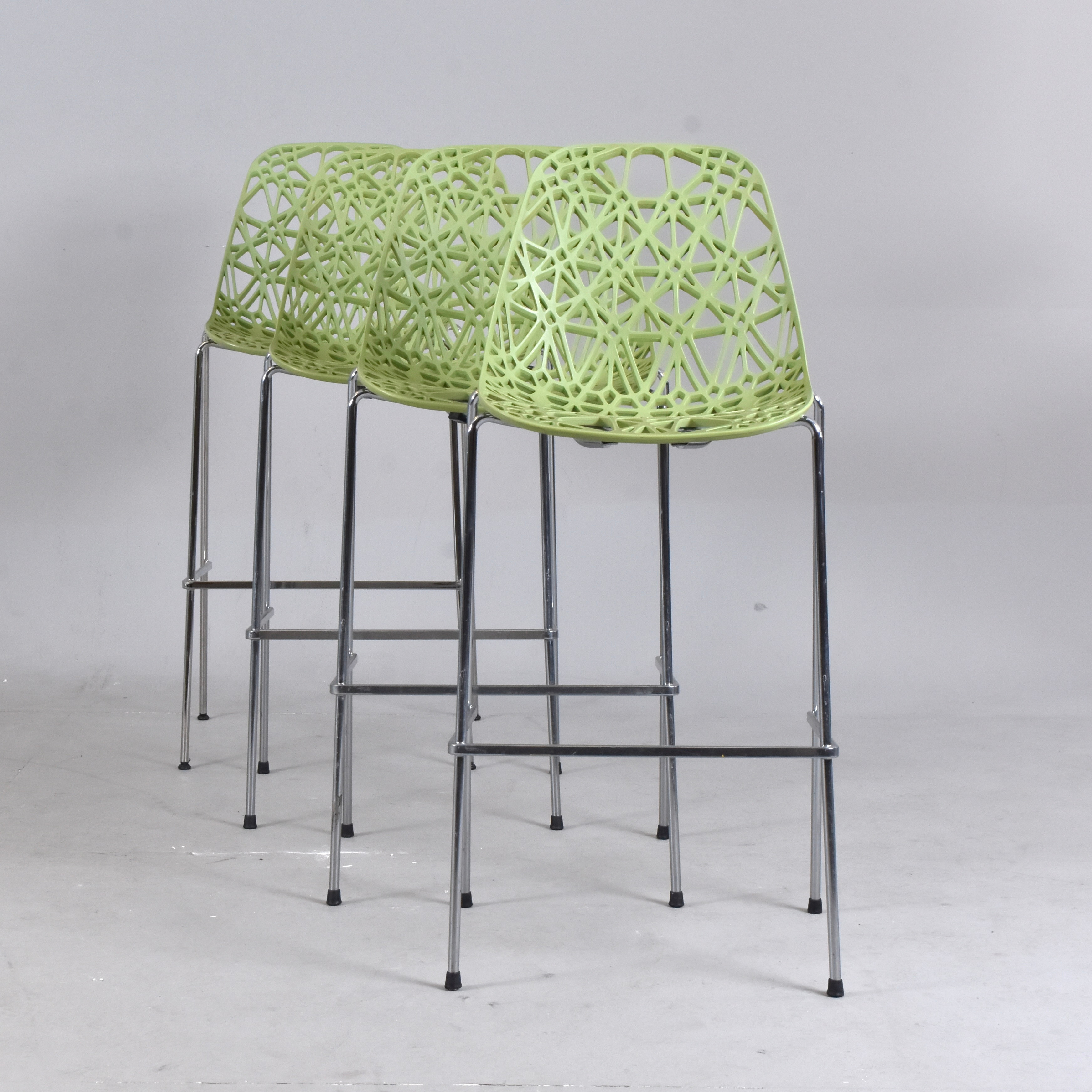 TON HAAS. BARSTOLAR, 4 st, krom och grön polypropylene, "Nett".