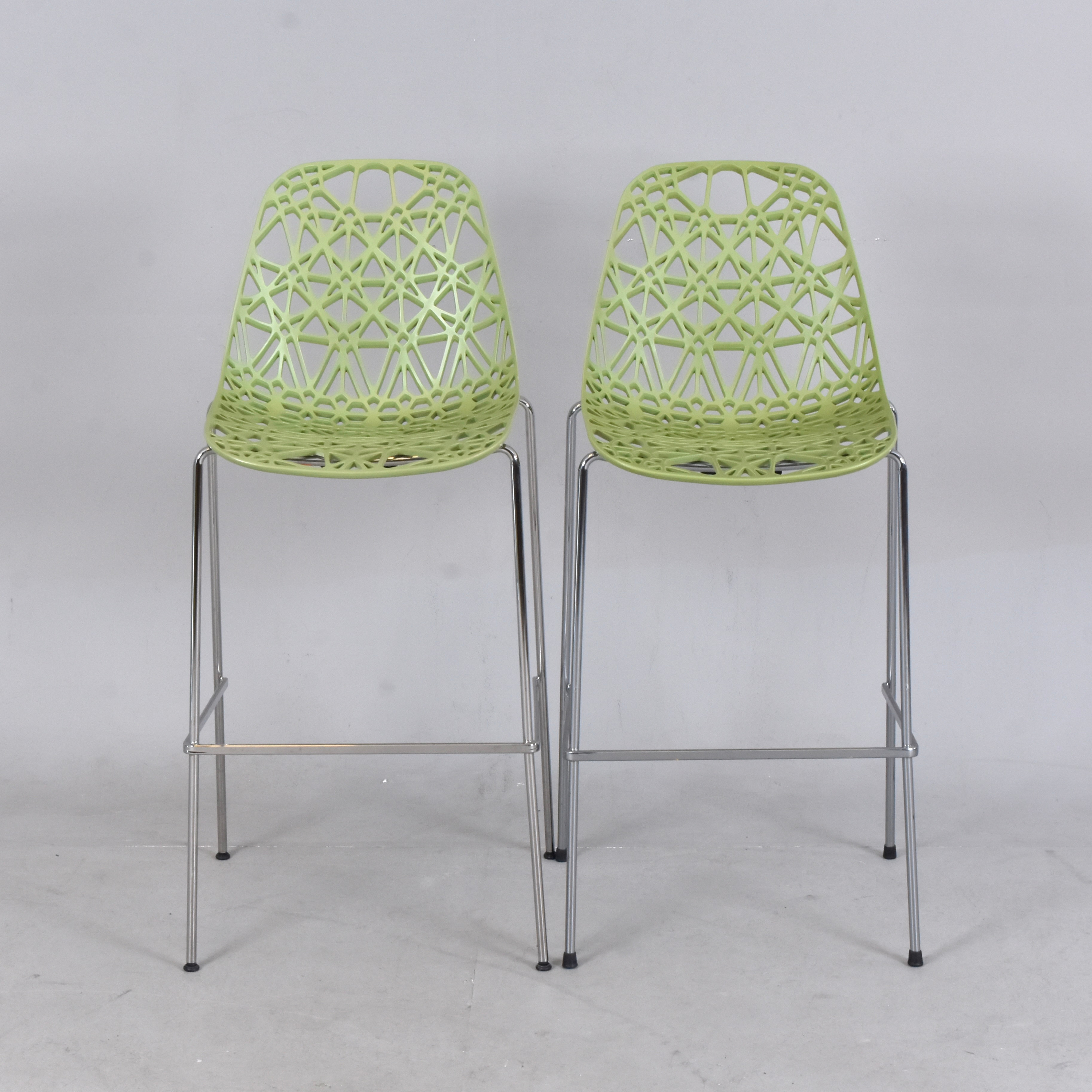 TON HAAS. BARSTOLAR, 1 par, krom och grön polypropylene, "Nett".