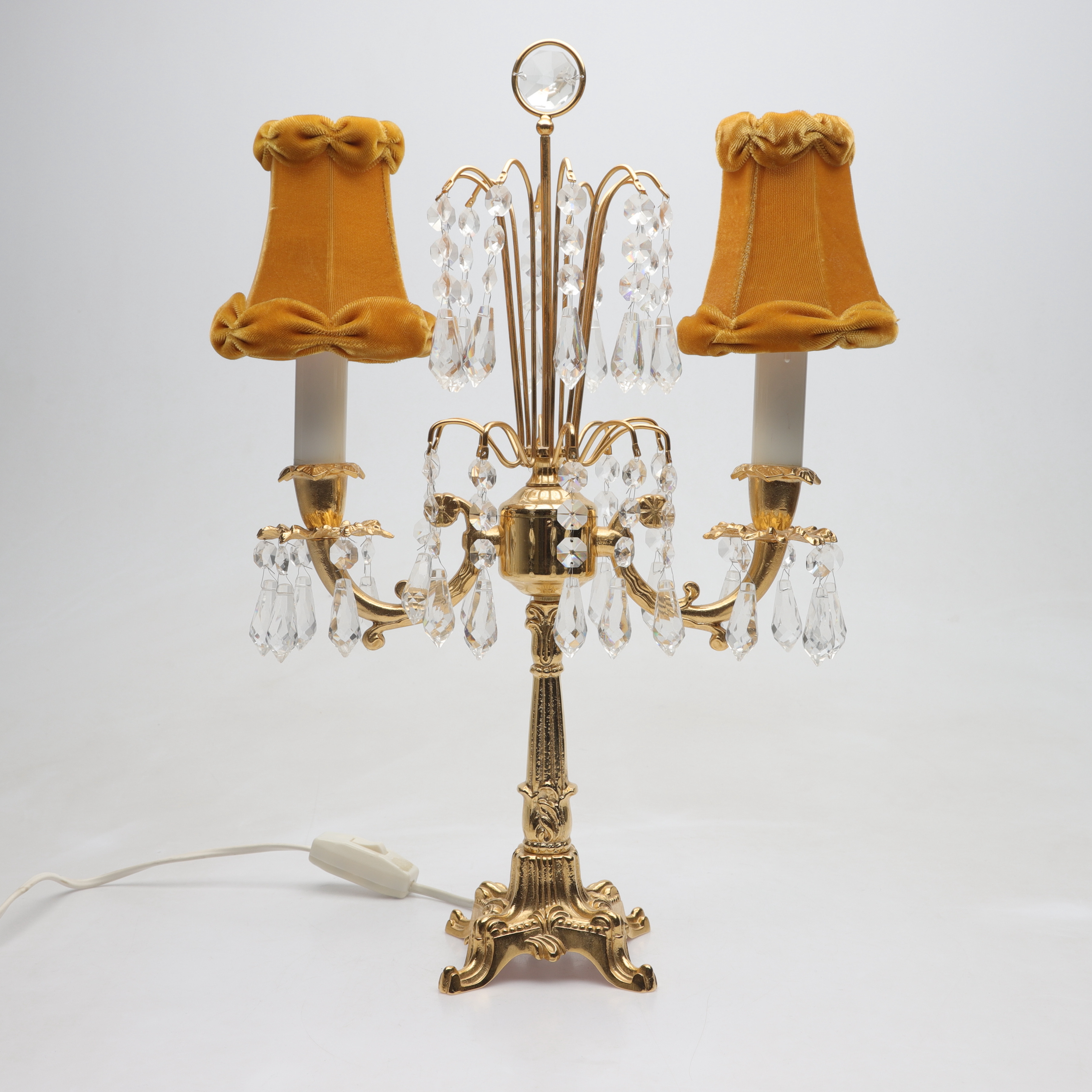 BORDSLAMPA, gulmetall/mässing, 1900-talets andra hälft.