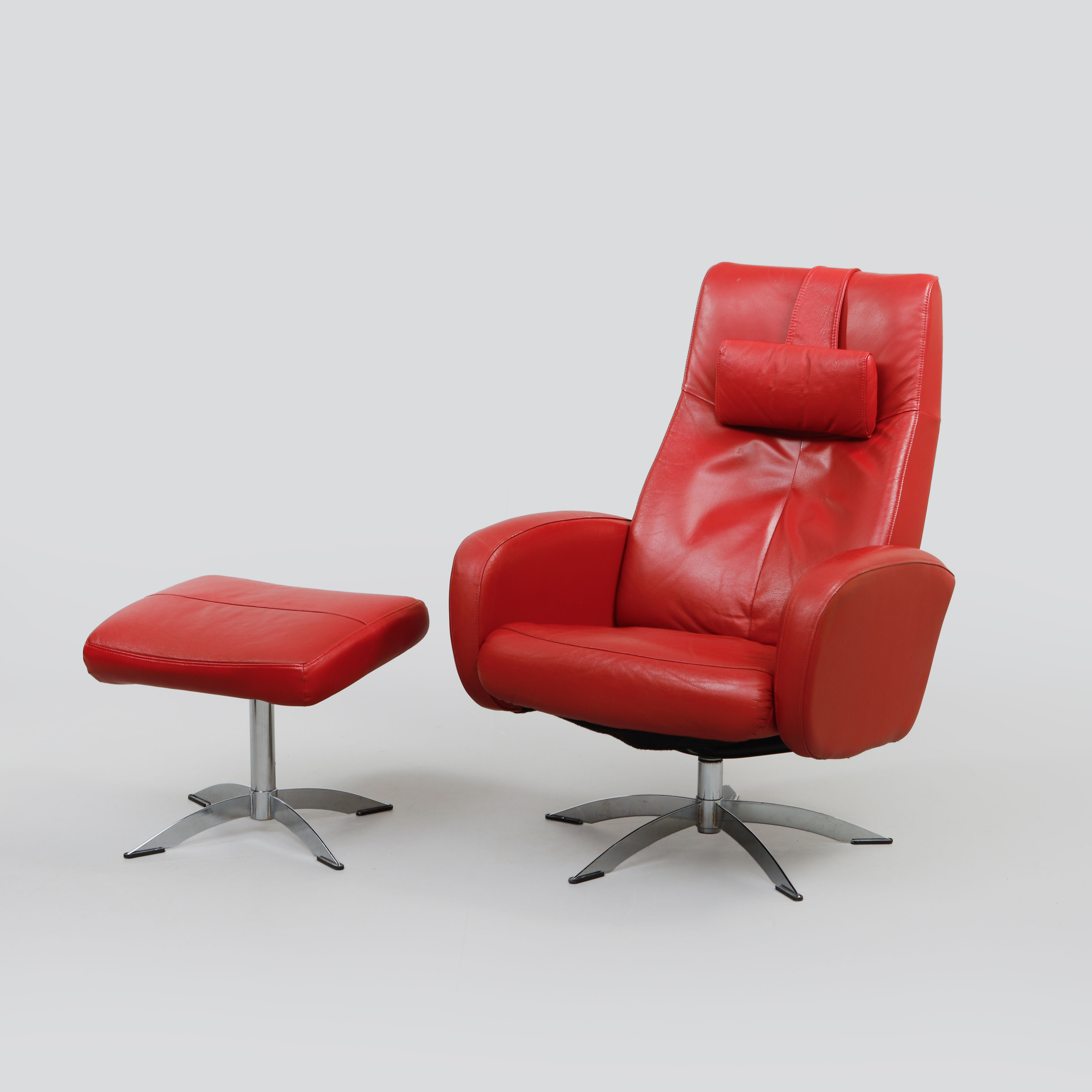 HJORT KNUDSEN. Fåtölj med fotpall, Danmark.