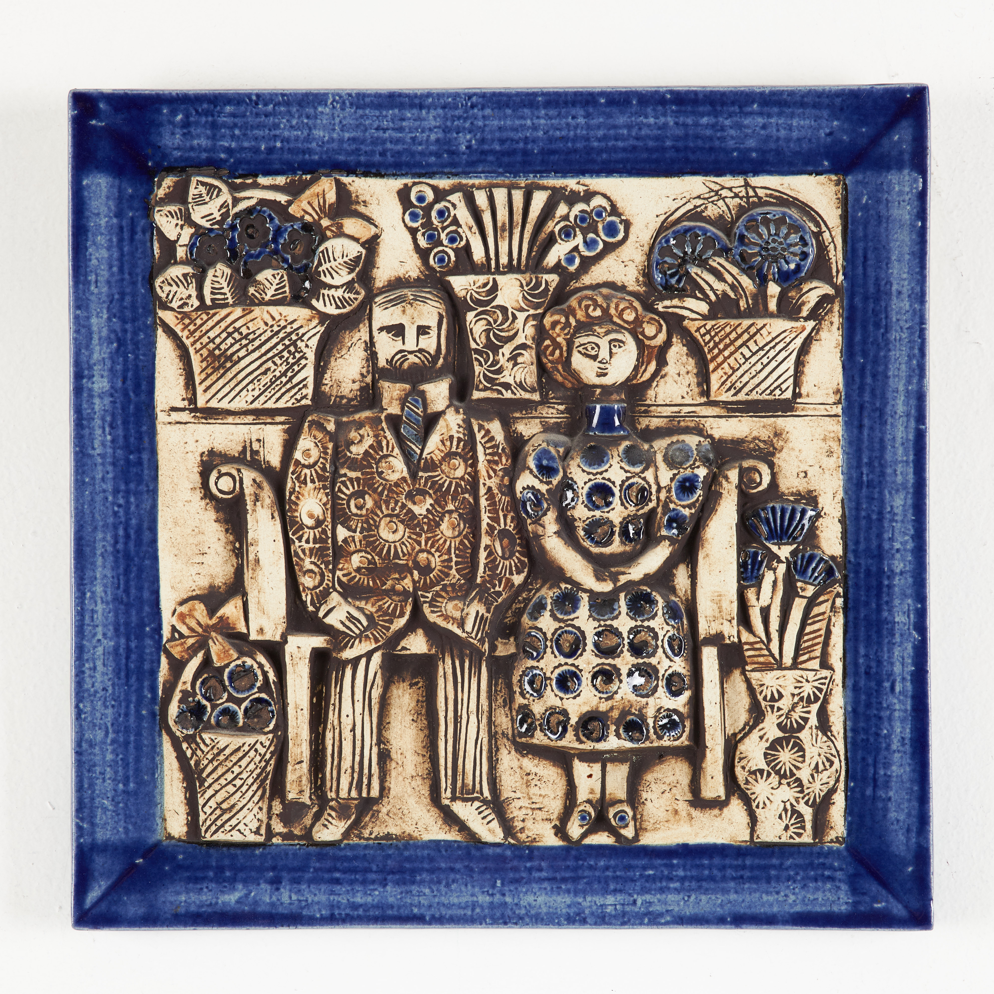 LISA LARSON. Väggplakett, "Jubileum", delvis glaserat stengods, stämpelmärkt a tergo, Gustavsberg.