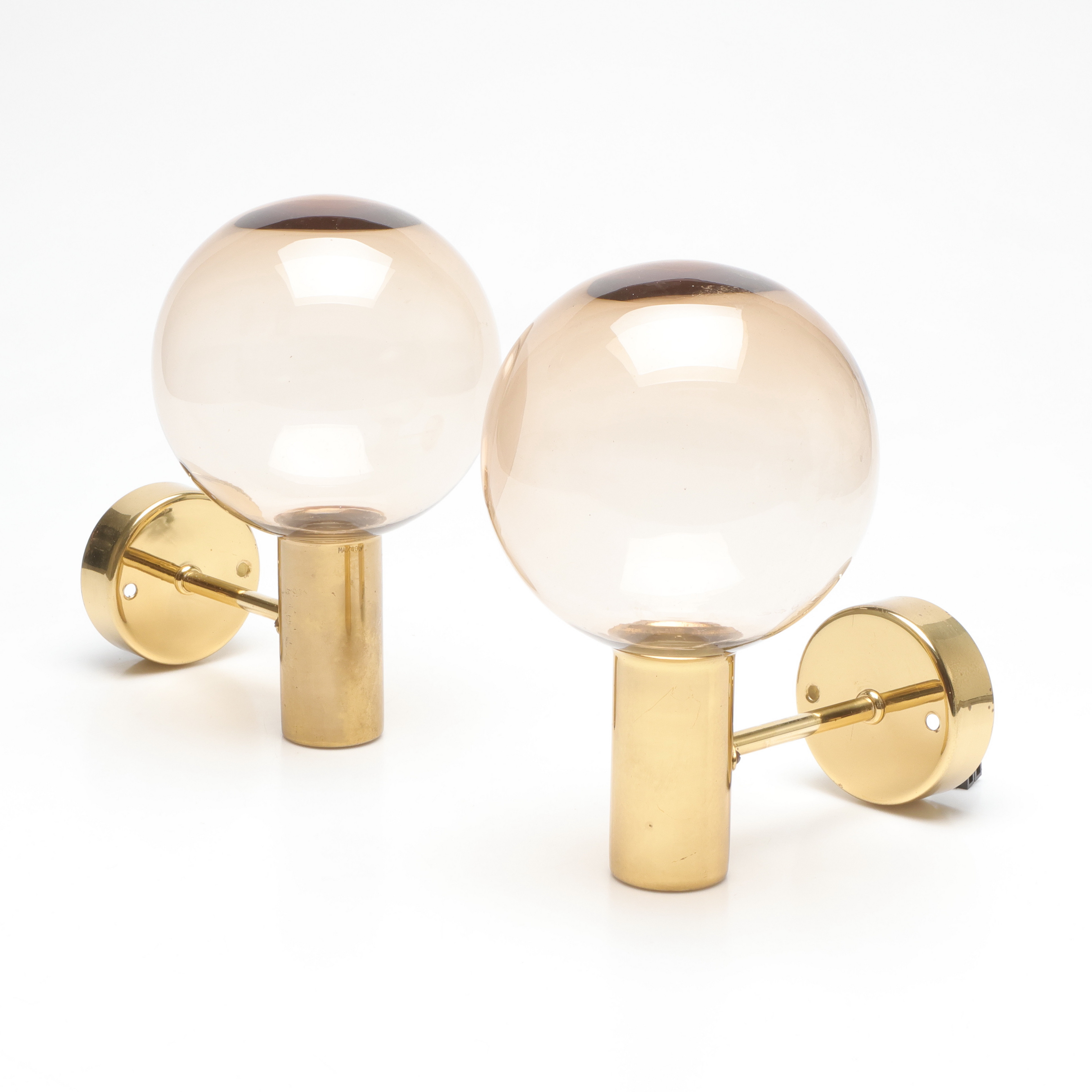 HANS-AGNE JAKOBSSON. Vägglampor, ett par, mässing och glas, modell 149, Markaryd, 1900-tal.