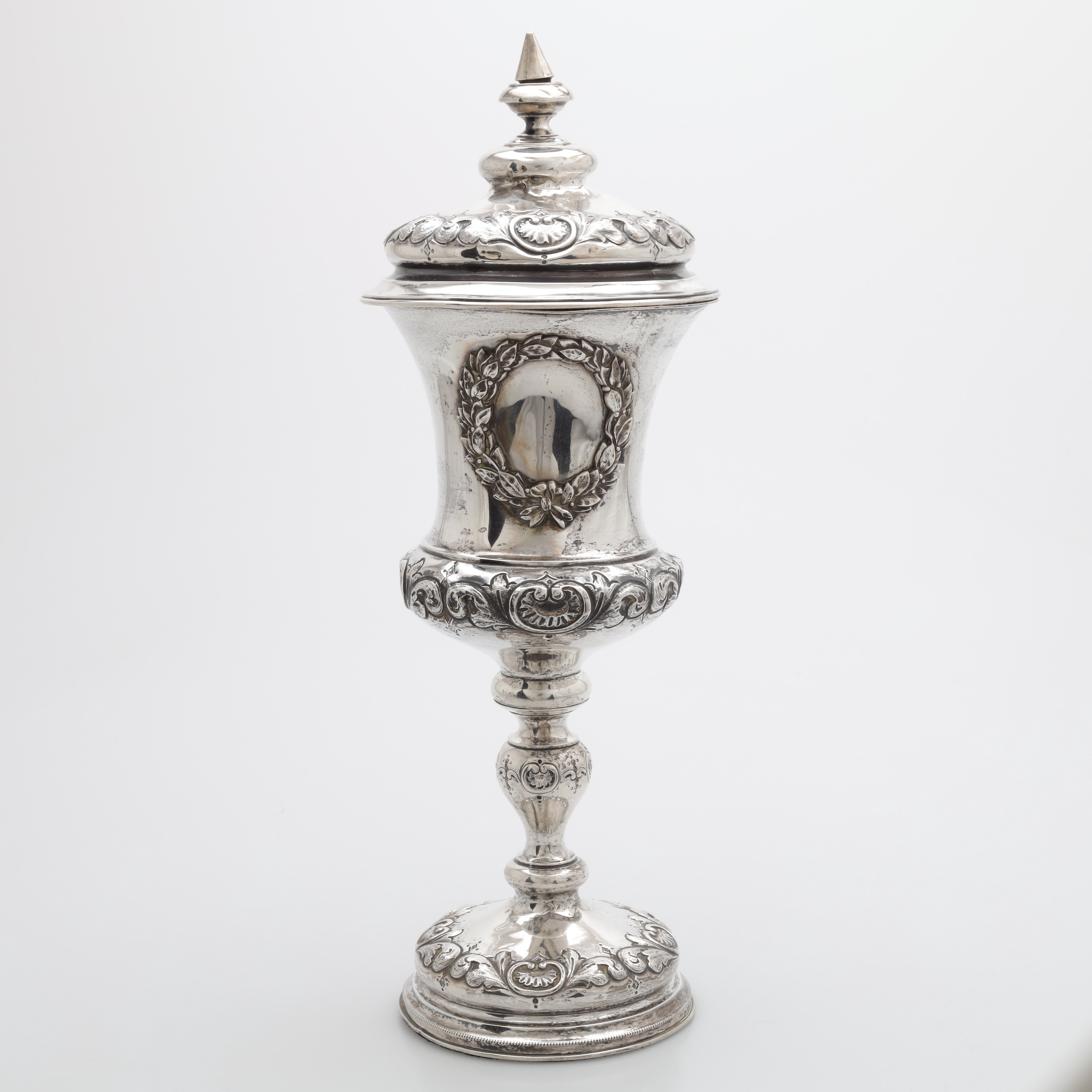 HENRIK CEDERGREN. Lockpokal, silver, 1881, Stockholm, totalvikt 1043 gram.