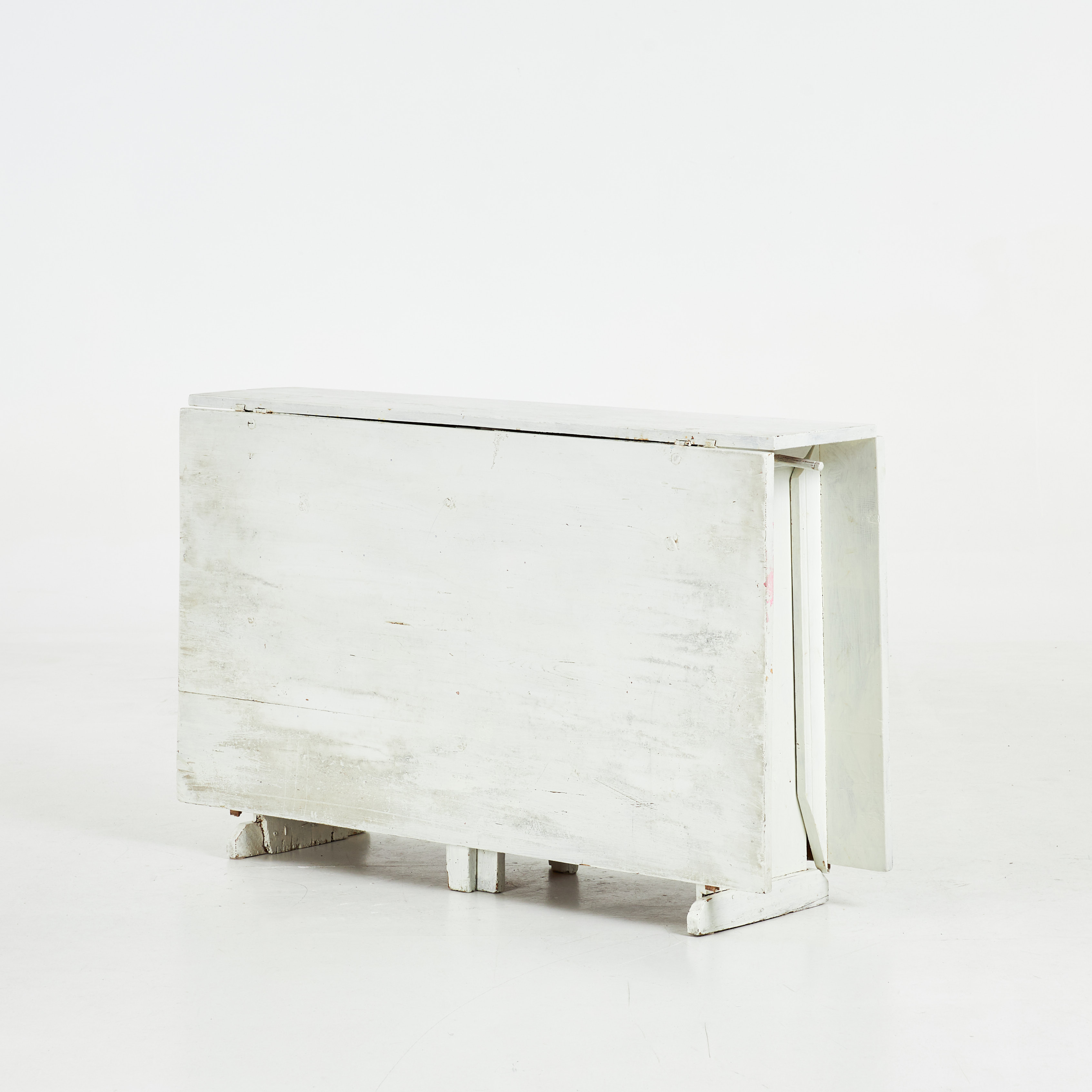 SLAGBORD. Omkring 1900, bemålat, dubbla slag, dubbla grindar.