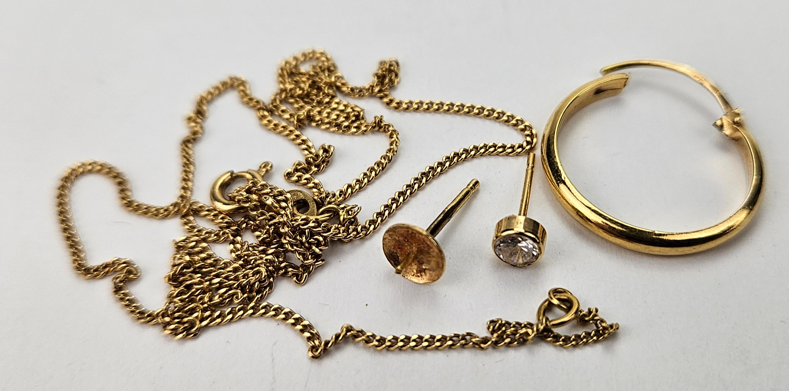 SKROTGULD, 4 delar, total vikt ca. 3,9 gram.