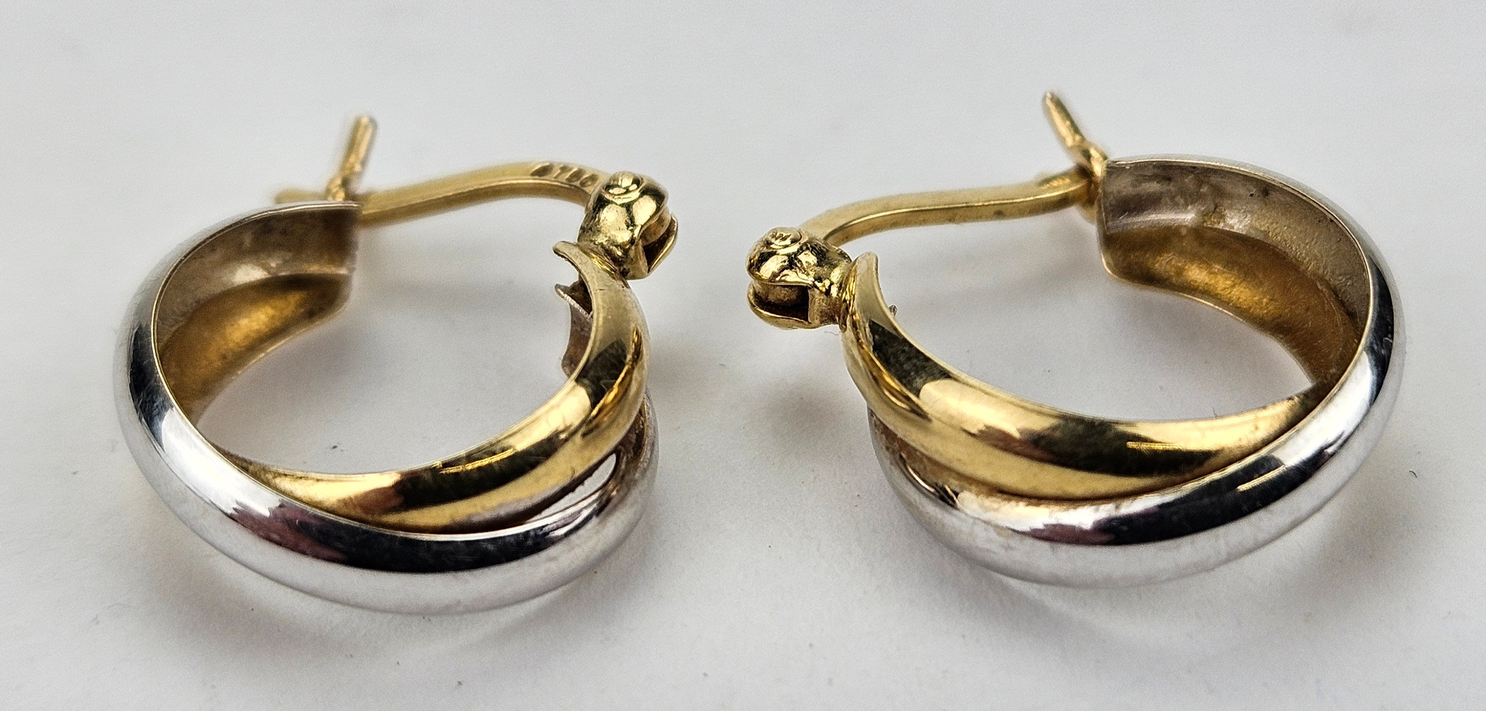 ÖRHÄNGEN, ett par, guld och vitguld, 18K, vikt ca. 1,2 gram.