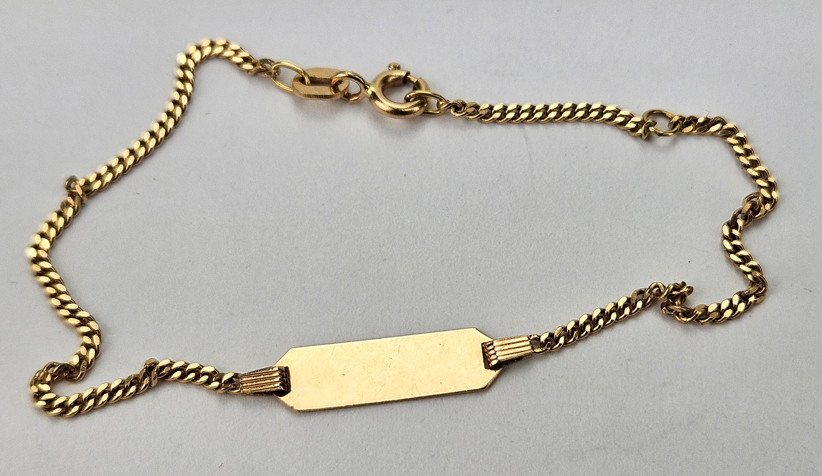 ARMBAND MED BRICKA, guld, 18K, vikt ca. 2,1 gram.