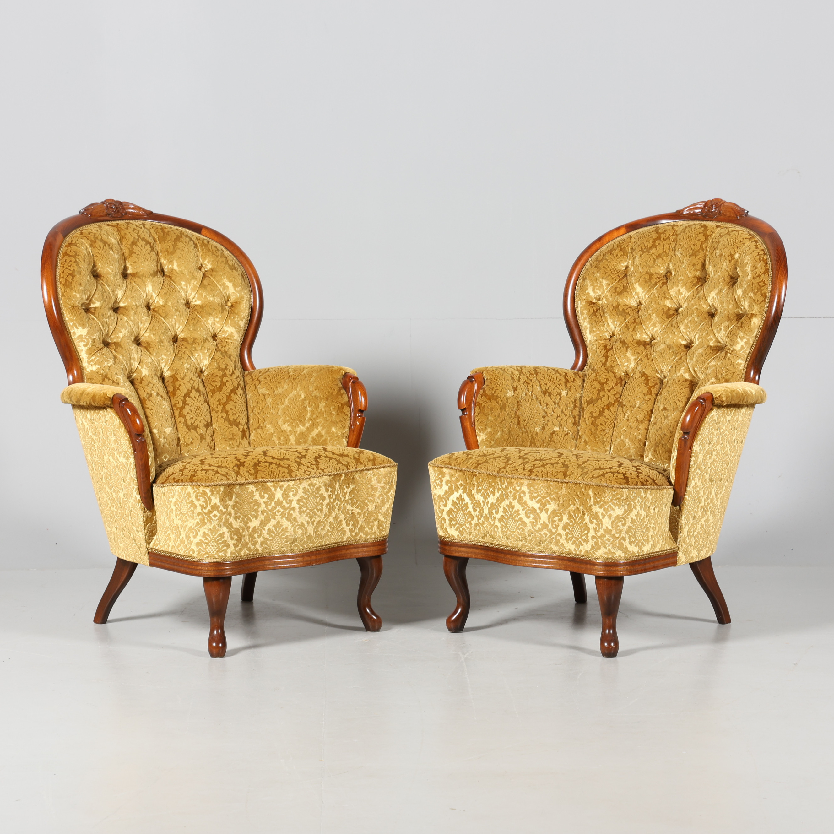 FÅTÖLJER, 1 par, rokokostil.