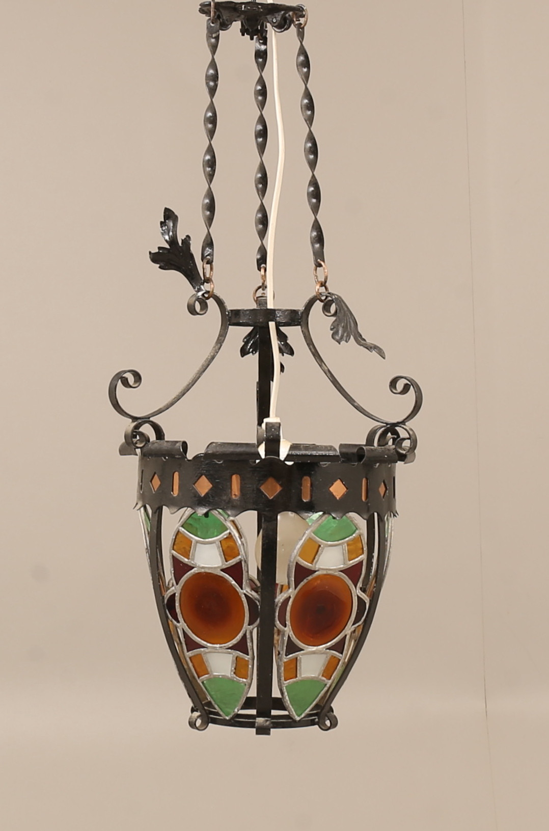 TAKLAMPA, smide, blyinfattat glas, 1900-talets första hälft.