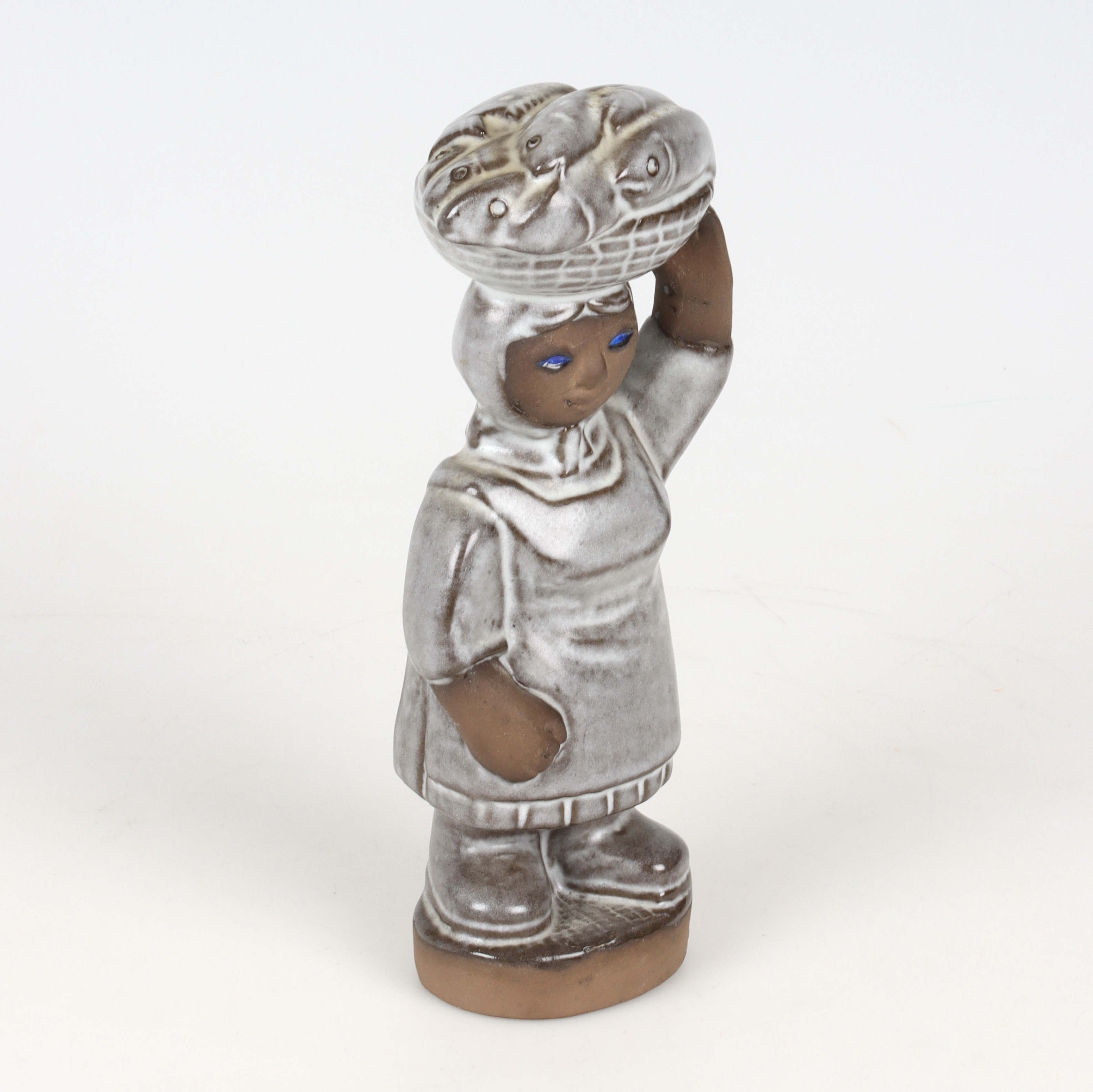 DOROTHY CLOUGH. Figurin, kvinna med fiskar, lergods, Upsala Ekeby.