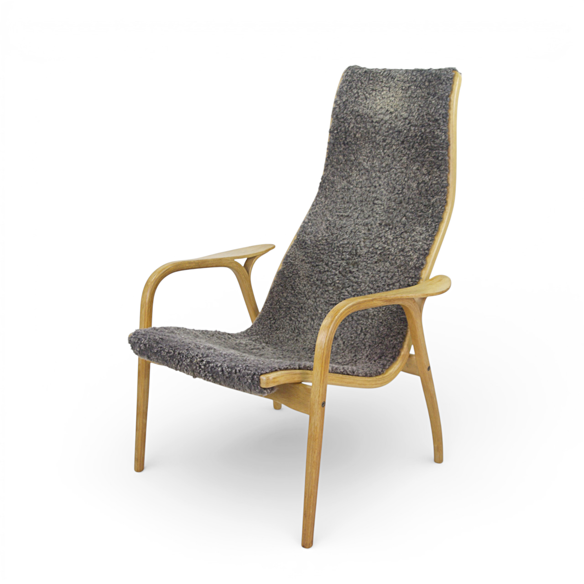 YNGVE EKSTRÖM. Fåtölj, "Lamino", ek, grå fårskinnsklädsel, brännmärkt Swedese.