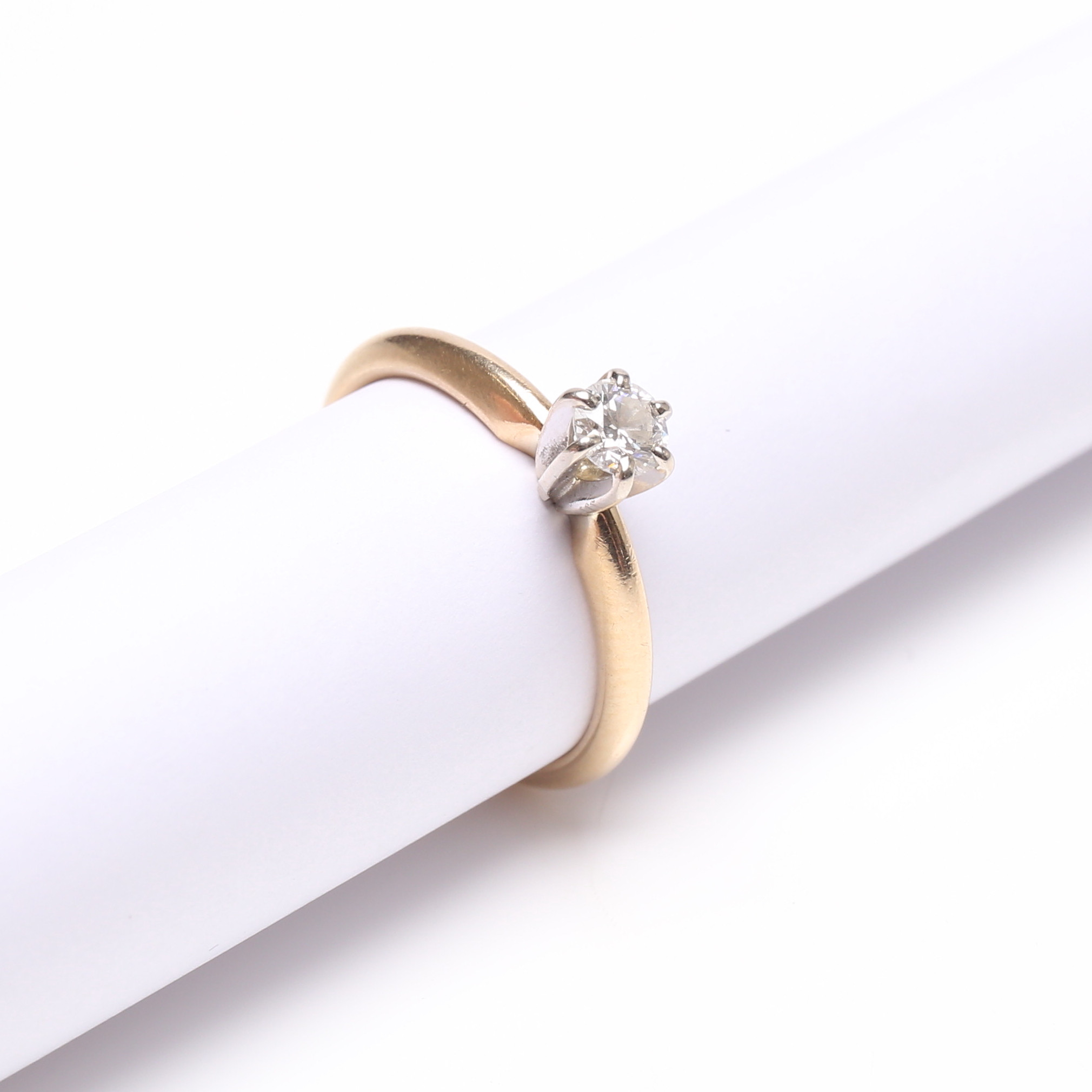 ENSTENSRING, diamant, 14K guld. Vikt ca 2.2gram.