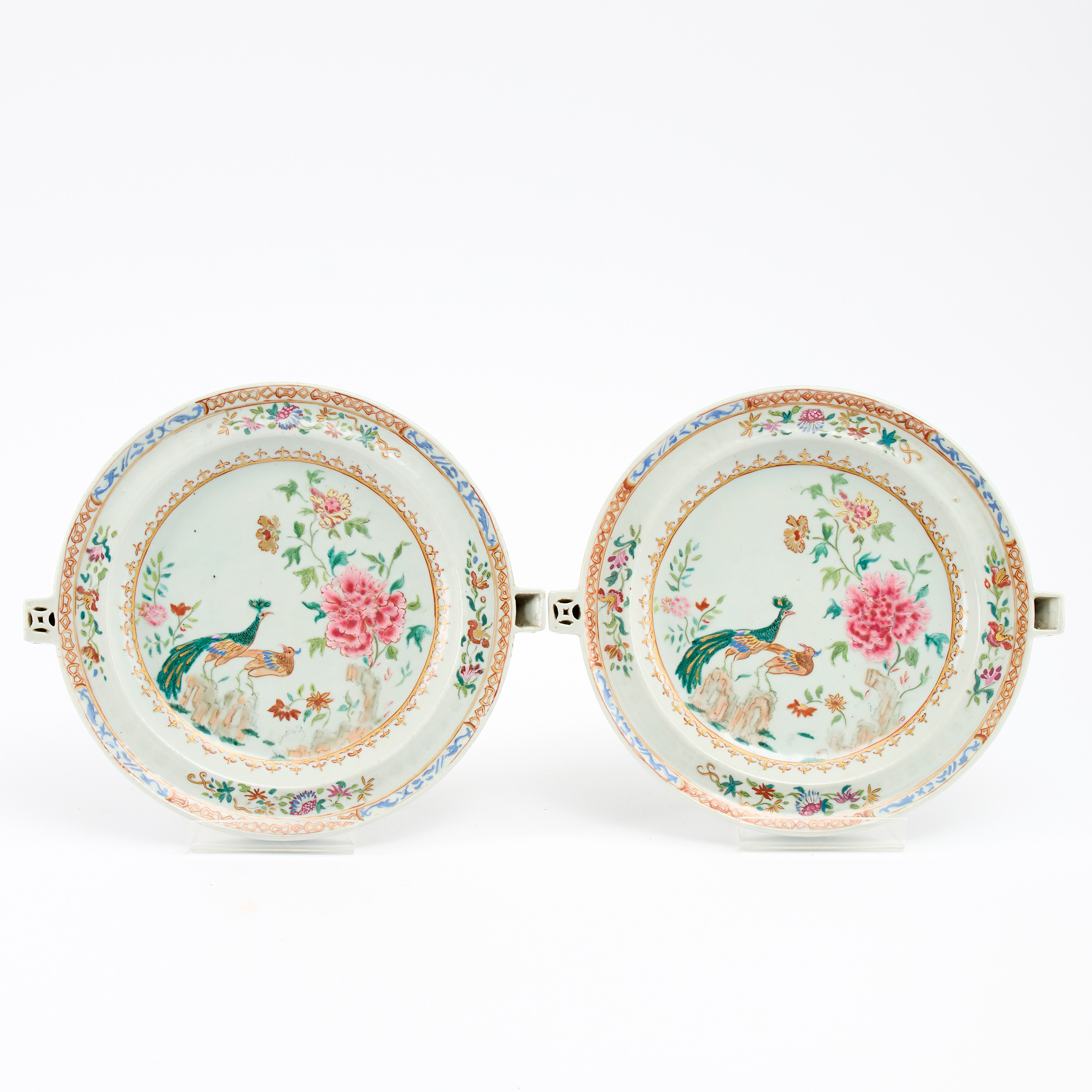 VÄRMEFAT, ett par, Kina, senare dekor av "Double Peacock" i famille rose.