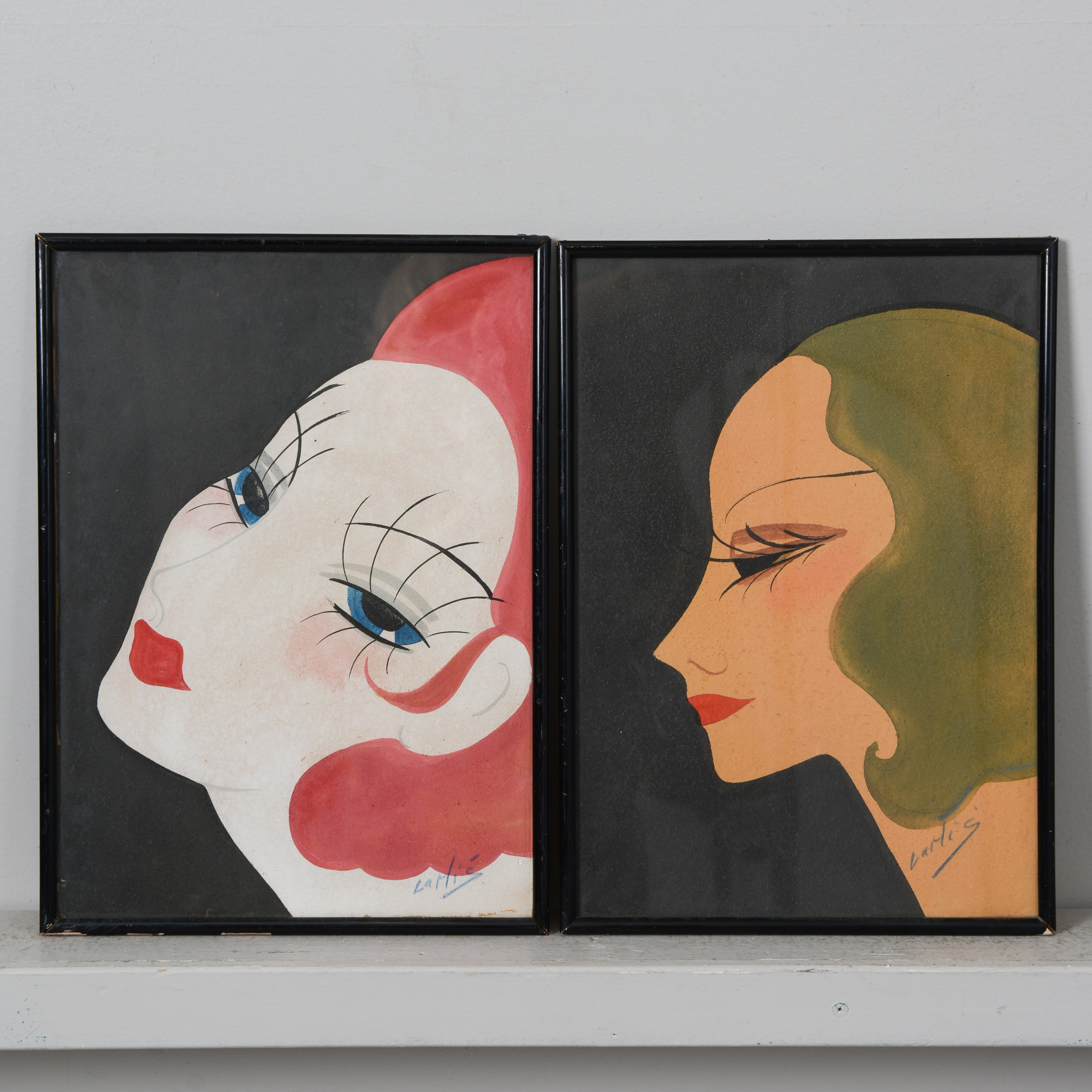 OIDENTIFIERAD KONSTNÄR. Porträtt av kvinnor, 2 st, blandteknik, signerade.