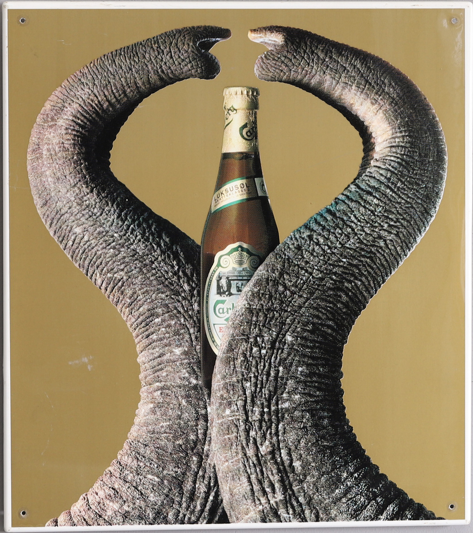 CARLSBERG ELEPHANT BEER, litografiskt tryck på plåt. Etikett Sericol Reklame A/S.