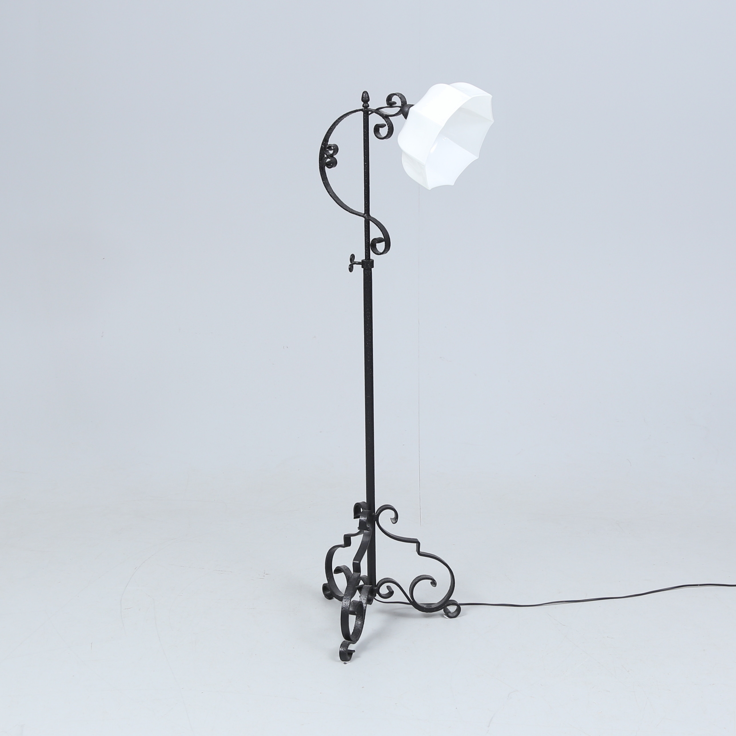 GOLVLAMPA, smide, 1900-tal.