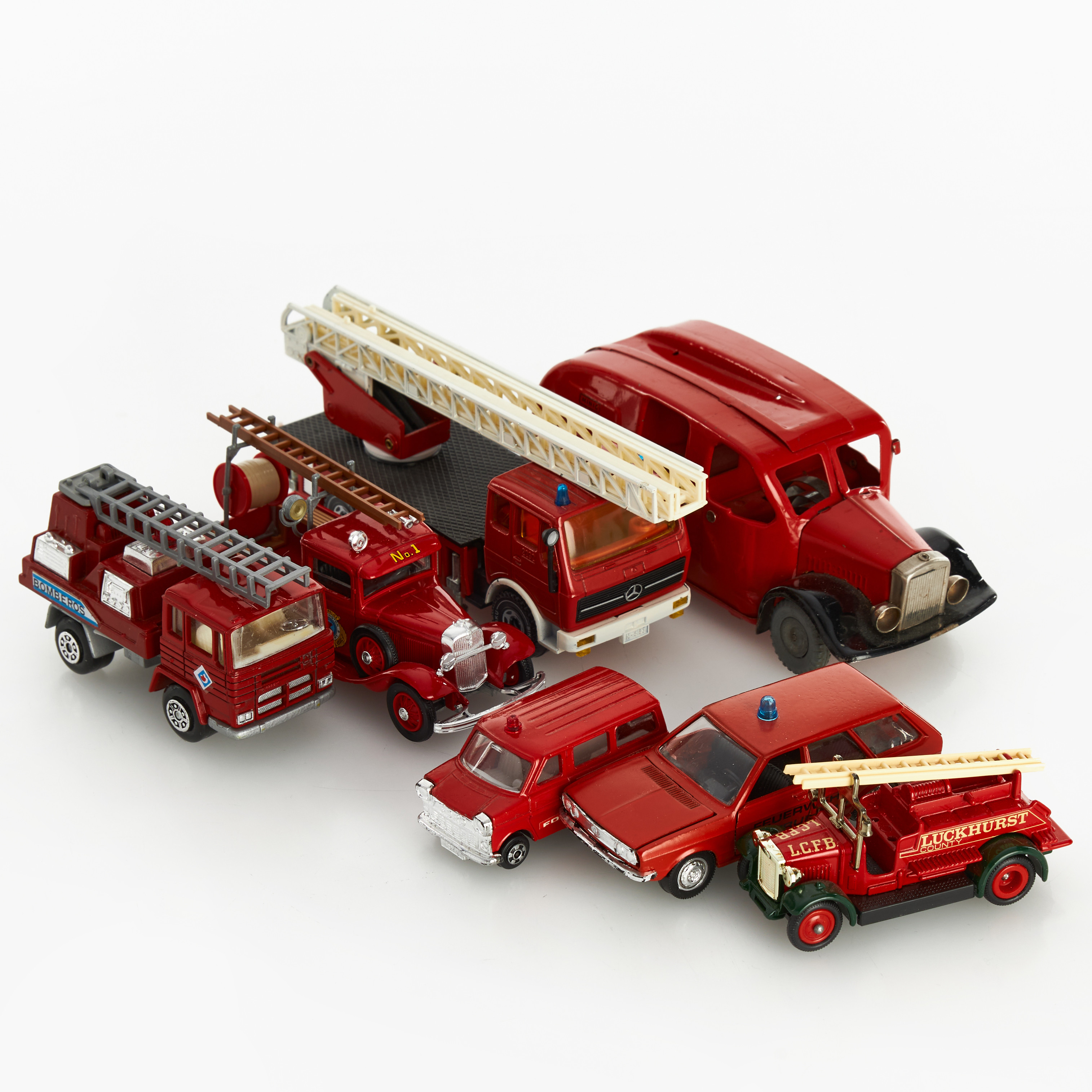 LEKSAKER, 7 st, brandbilar, bland annat Schuco, Siku och Tri-ang Minic Toys, plåt och detaljer i plast.