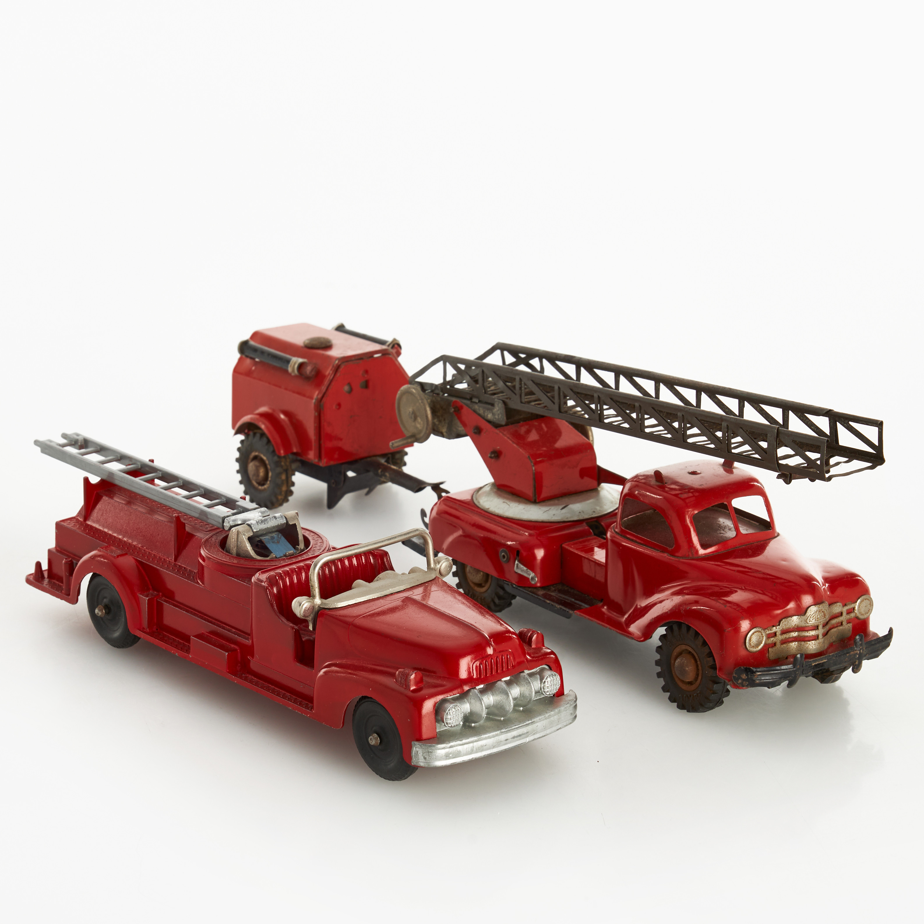 LEKSAKSBILAR, brandbilar, 2 st, Gama & Hubley Kiddie Toy, plåt, Tyskland/USA, 1940/50-tal.