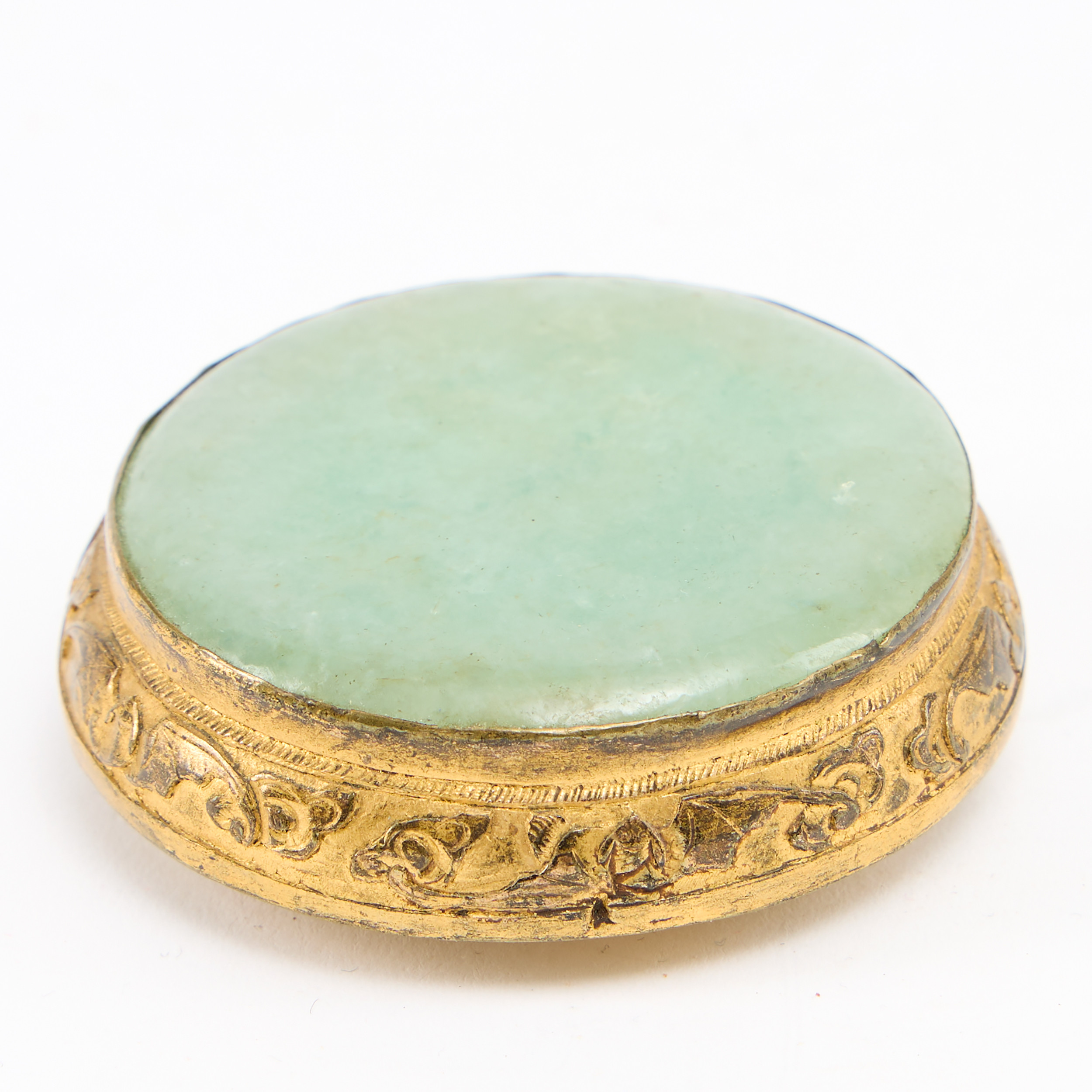 BÄLTESHAKE Kina 1900-tal eller äldre nefrit och förgylld brons.