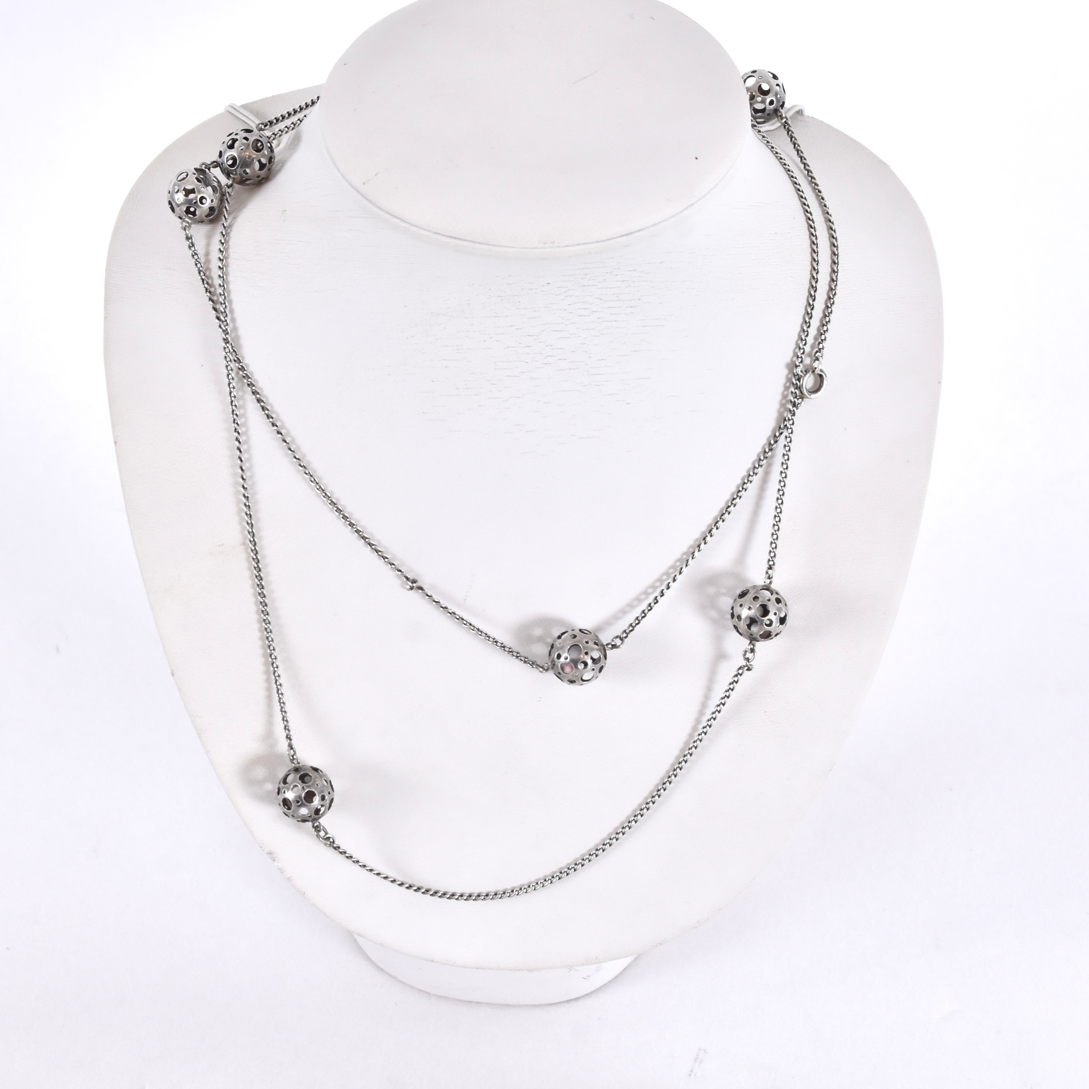 LIISA VITALI. collier, sterlingsilver, "Leppäkerttu", Kultakeskus Oy, Häämenlinna, Finland.