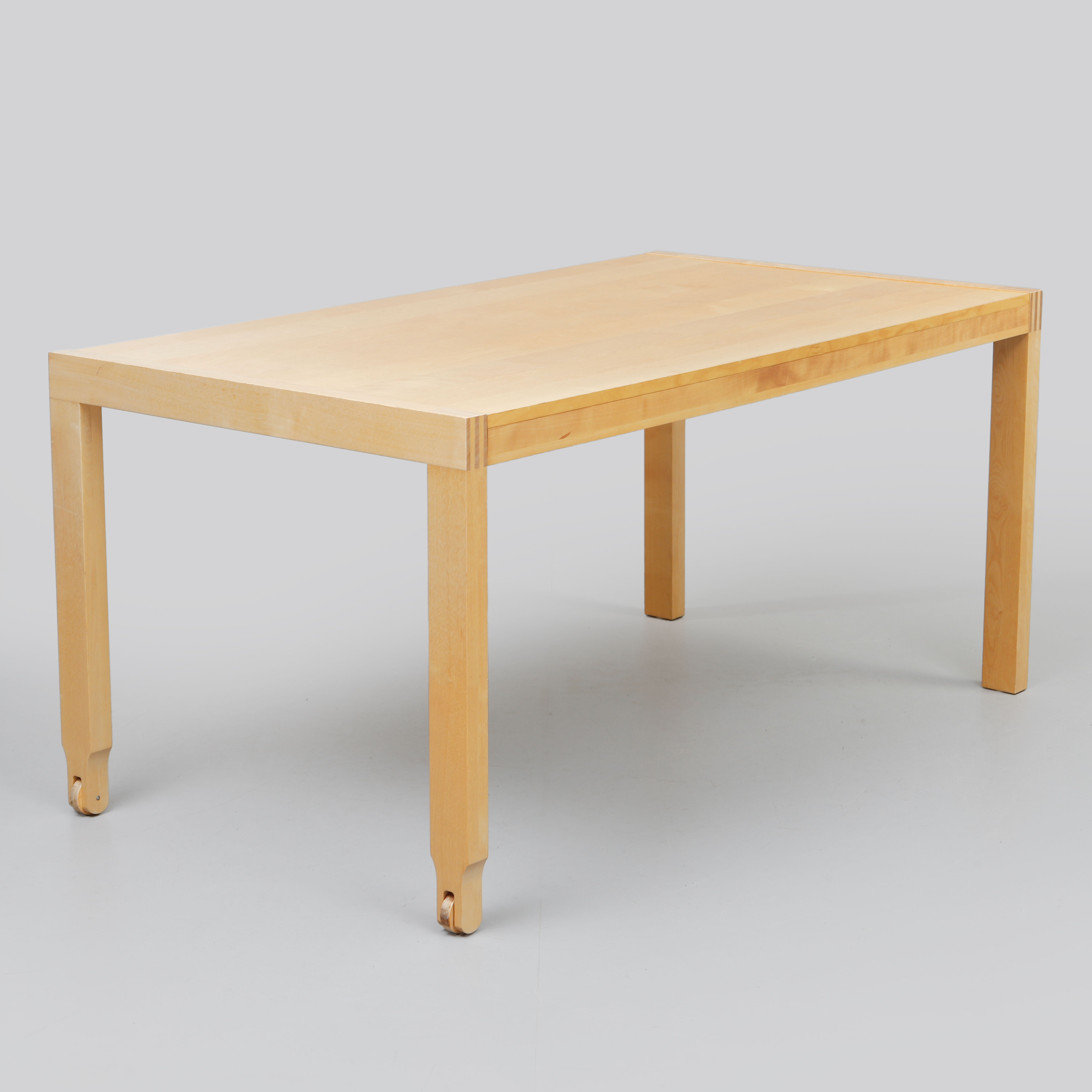 NIELS GAMMELGAARD. Matbord, "Pelto" för IKEA.