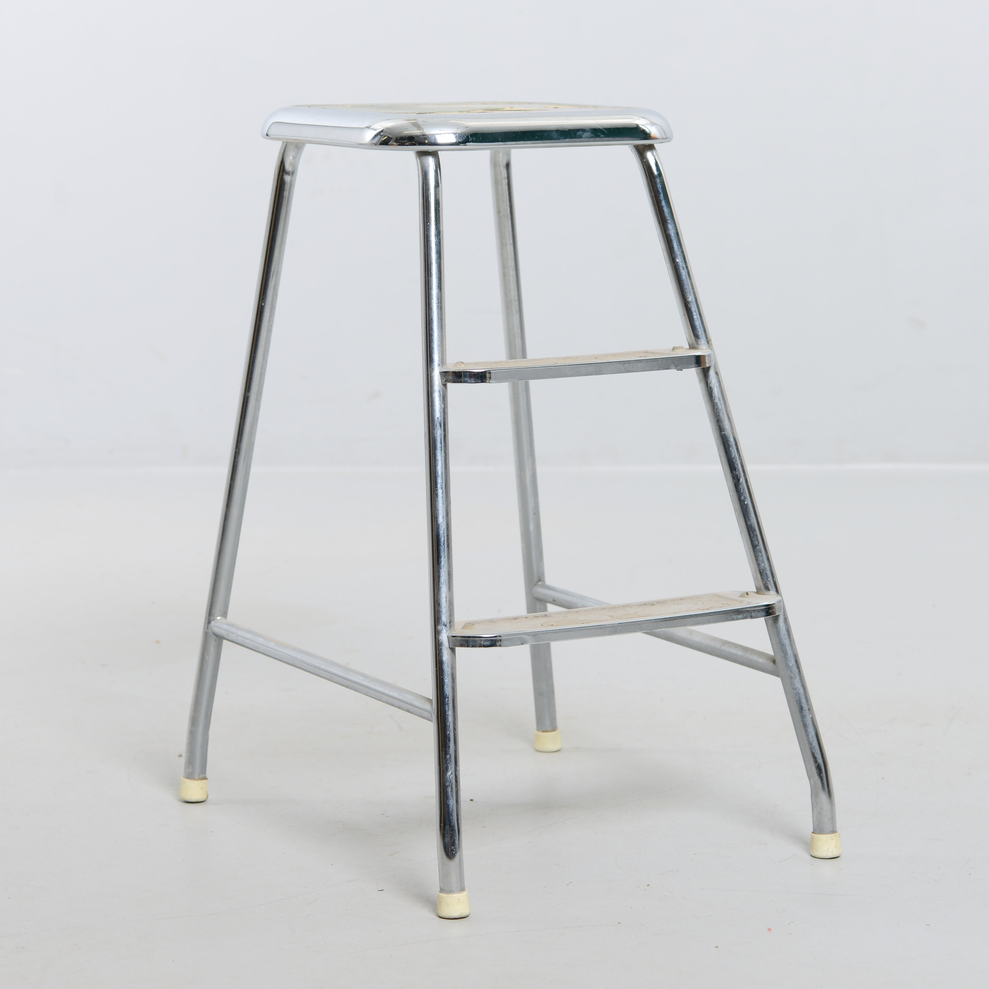 STEGPALL, Awab, 1900-talets mitt.