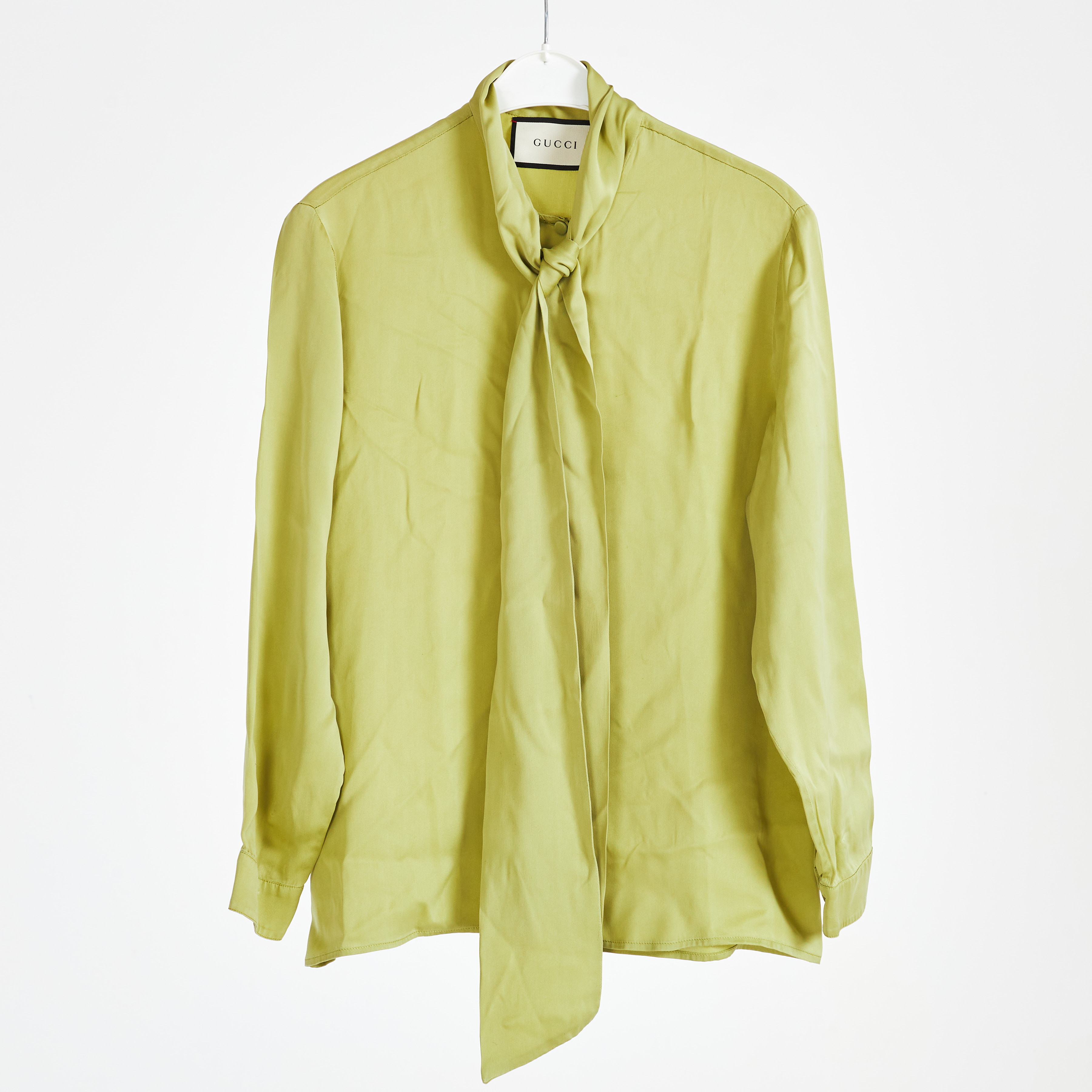 GUCCI. Knytblus, 100% silke, grön, klädda knappar, storlek 38.