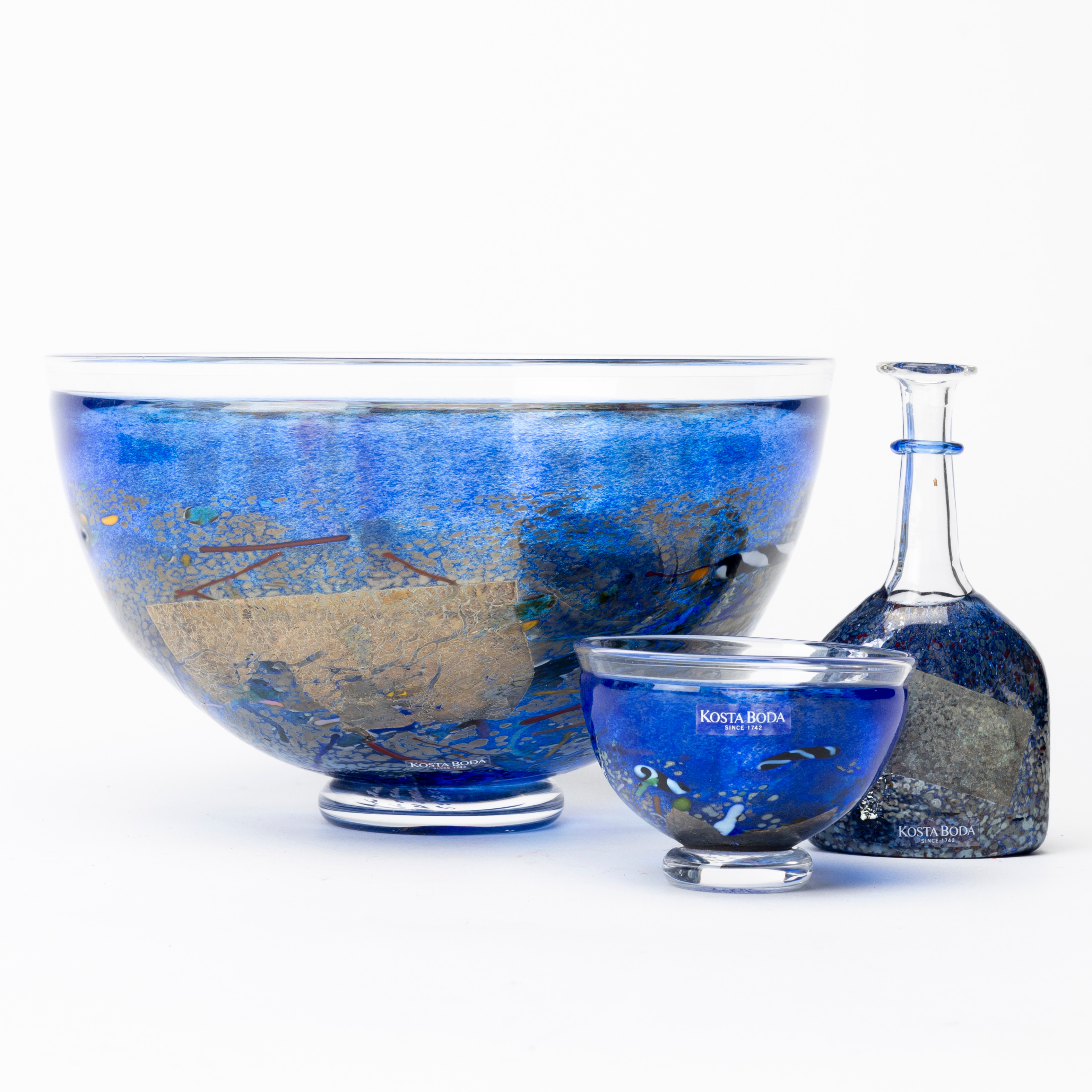 BERTIL VALLIEN. 2+1 skålar samt miniatyrflaska, glas, "Satellite", signerade, Kosta Boda.