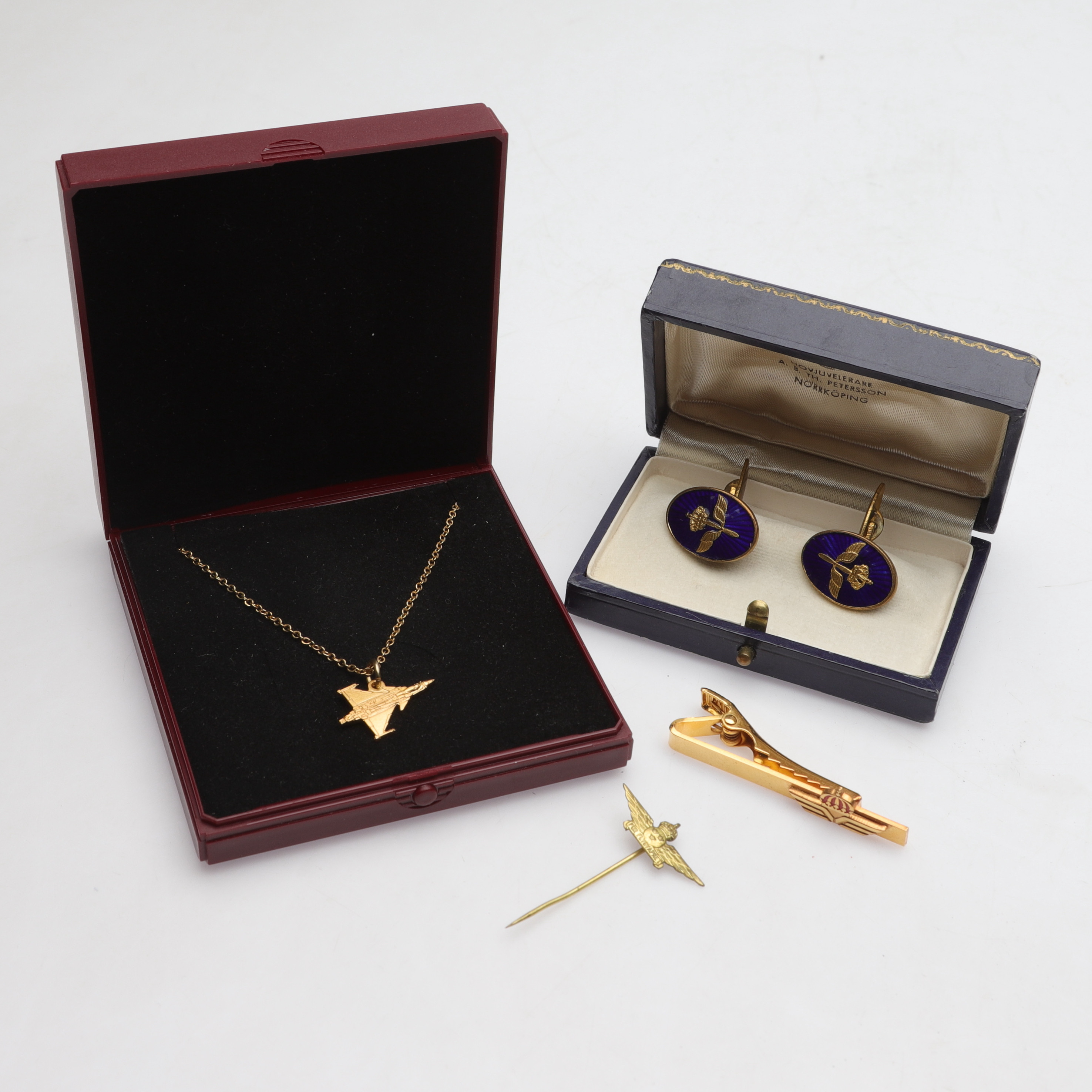 MILITARIA, 4 delar, Flygvapnet, Sverige, 1900-tal.