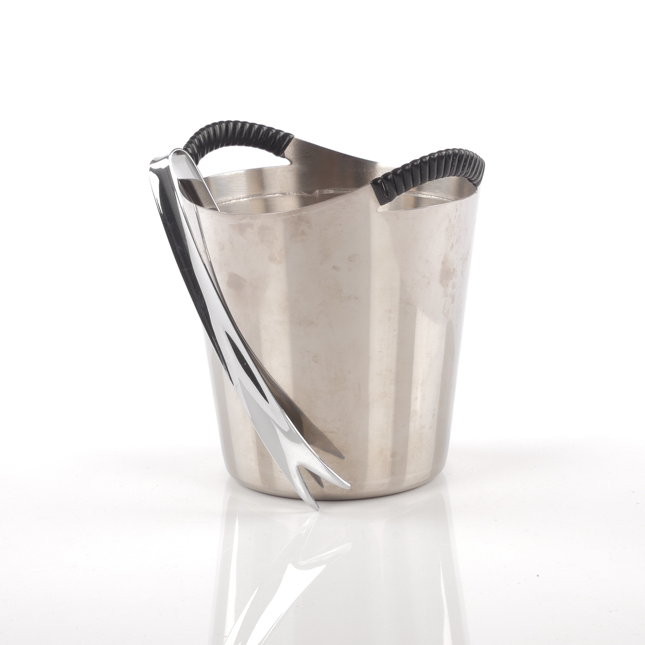 GUNNAR ANDER. Ishink med tång, rostfri med flätade hänklar, Ystad-Metall, 1900-talets mitt.