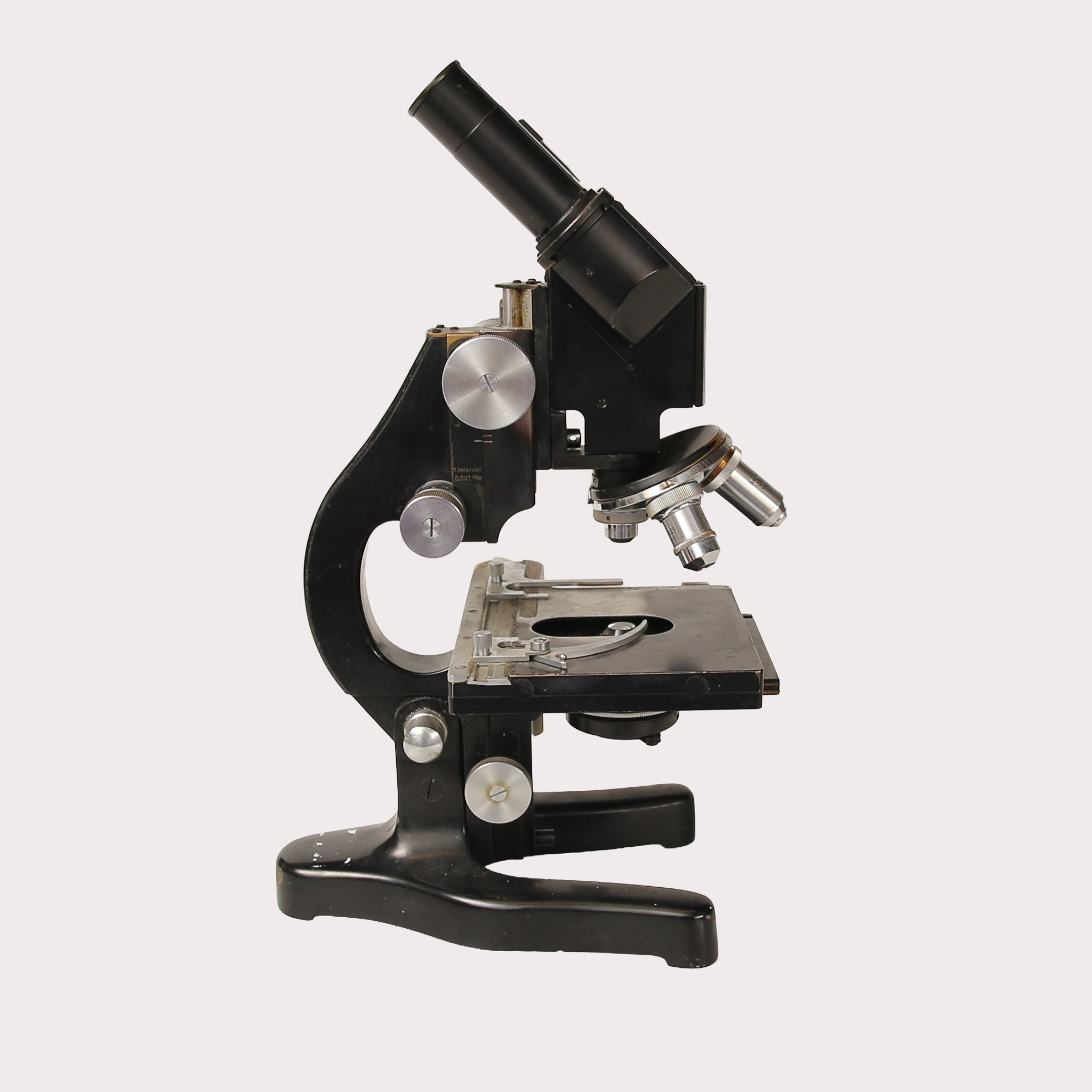 LEITZ, binoculärt mikroskop med fyra objektiv, Ernst Leitz Wetzlar. 1900-talets andra fjärdedel eller något senare.