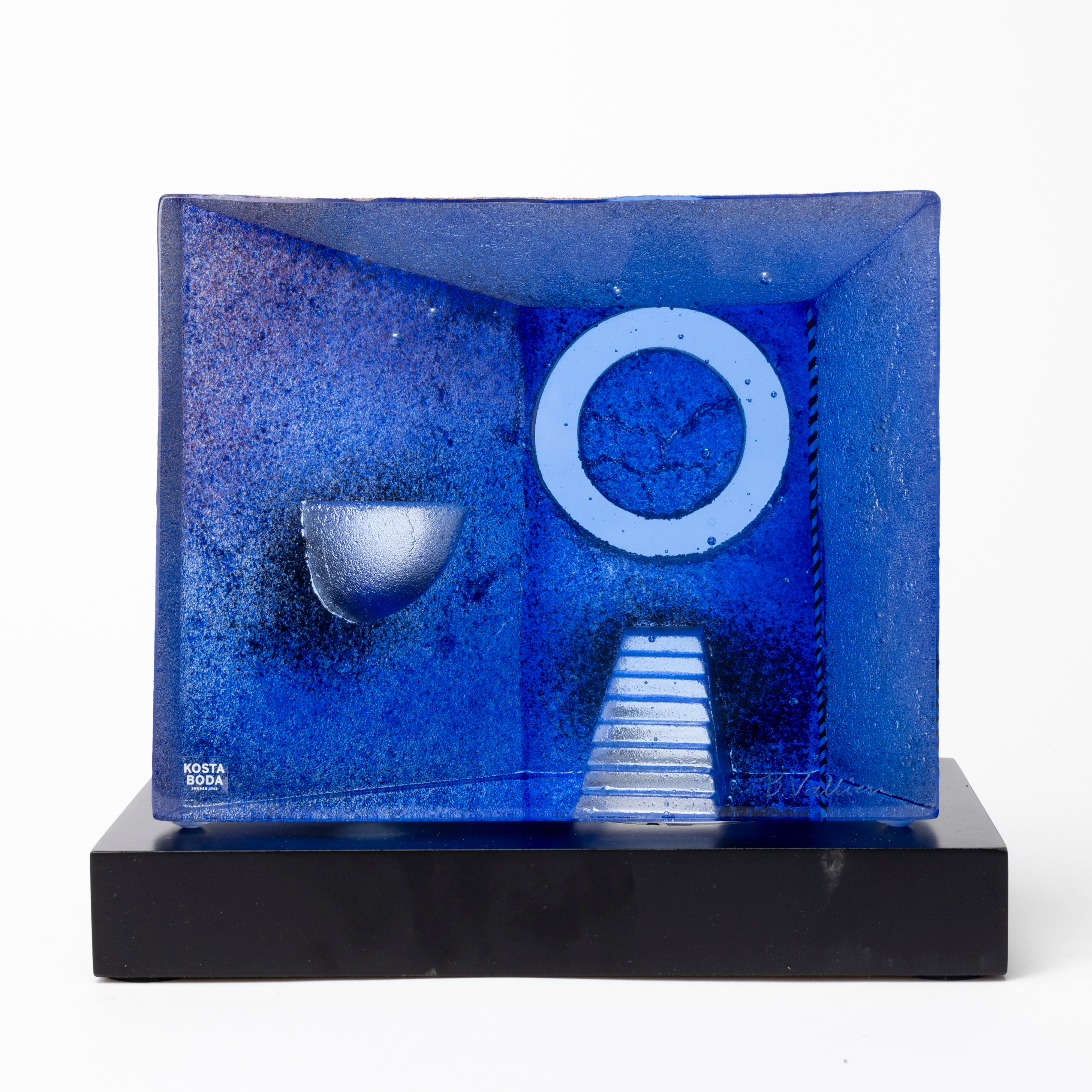 BERTIL VALLIEN. Skulptur, glas med belysning, signerad, numrerad och etikettmärkt. Kosta Boda.