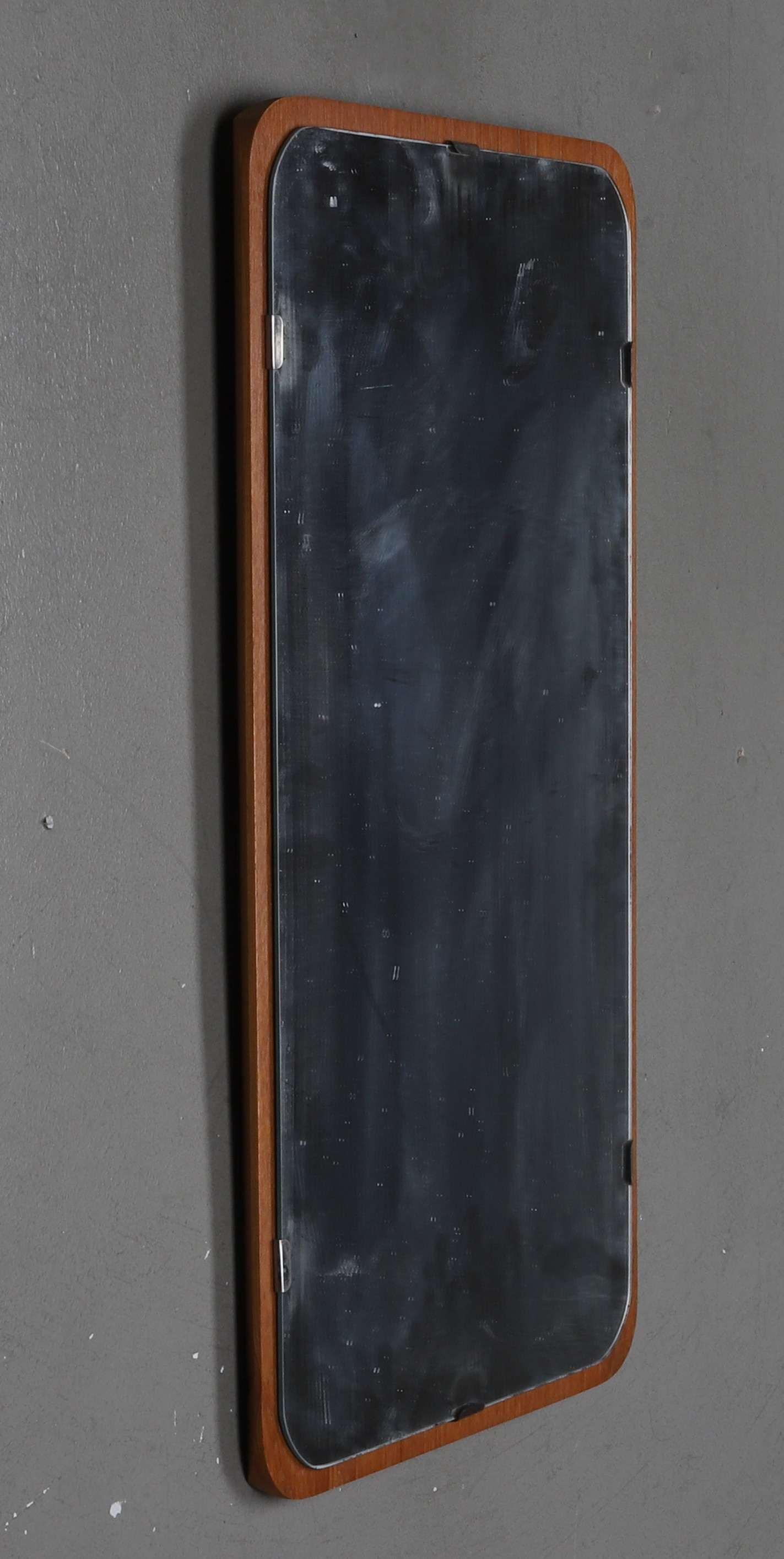 SPEGEL, ram fanerad i teak, omkring 1900-talets mitt.