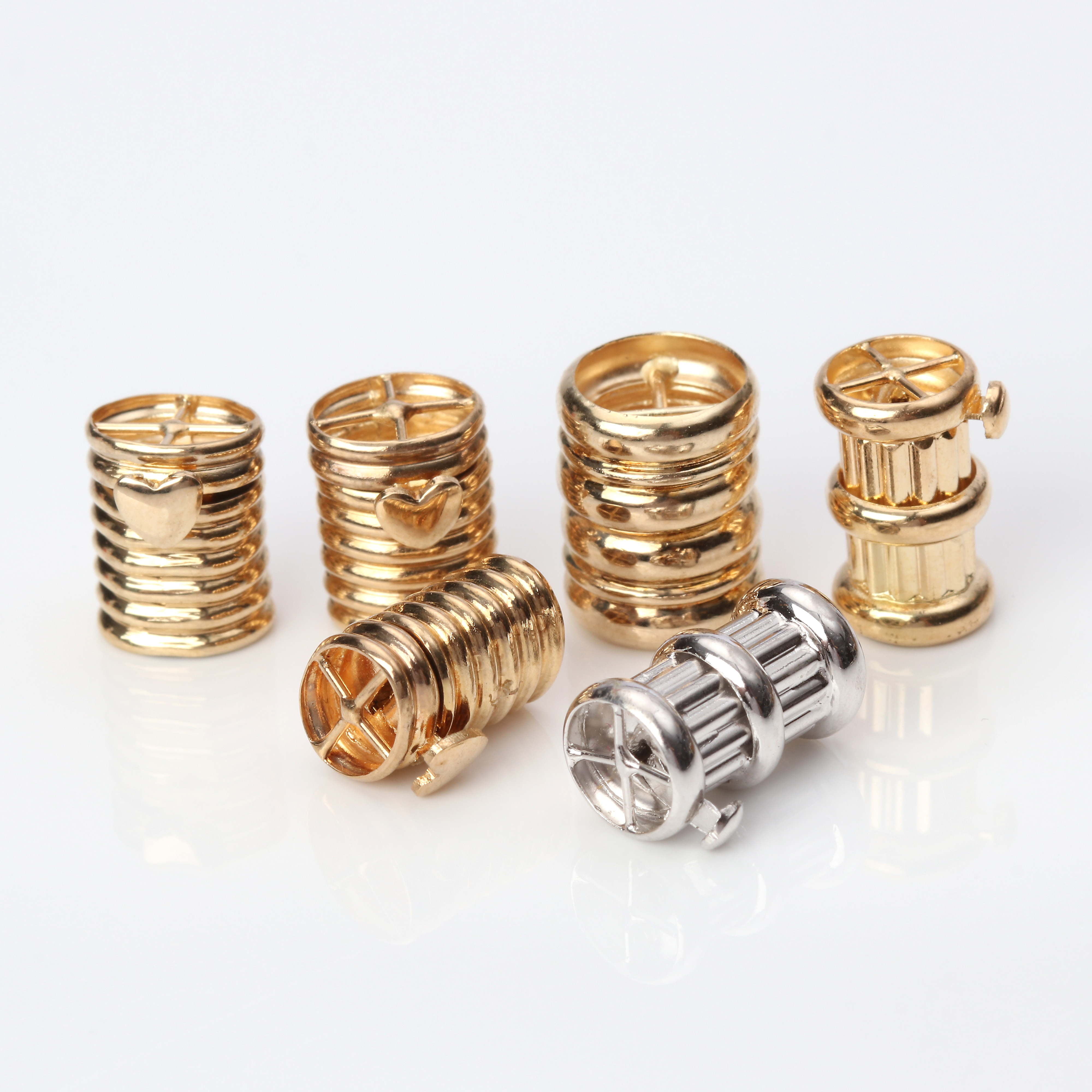 COLLIERLÅS, SEX ST. 18k röd- och vitguld, totalvikt ca 11,4 gram.