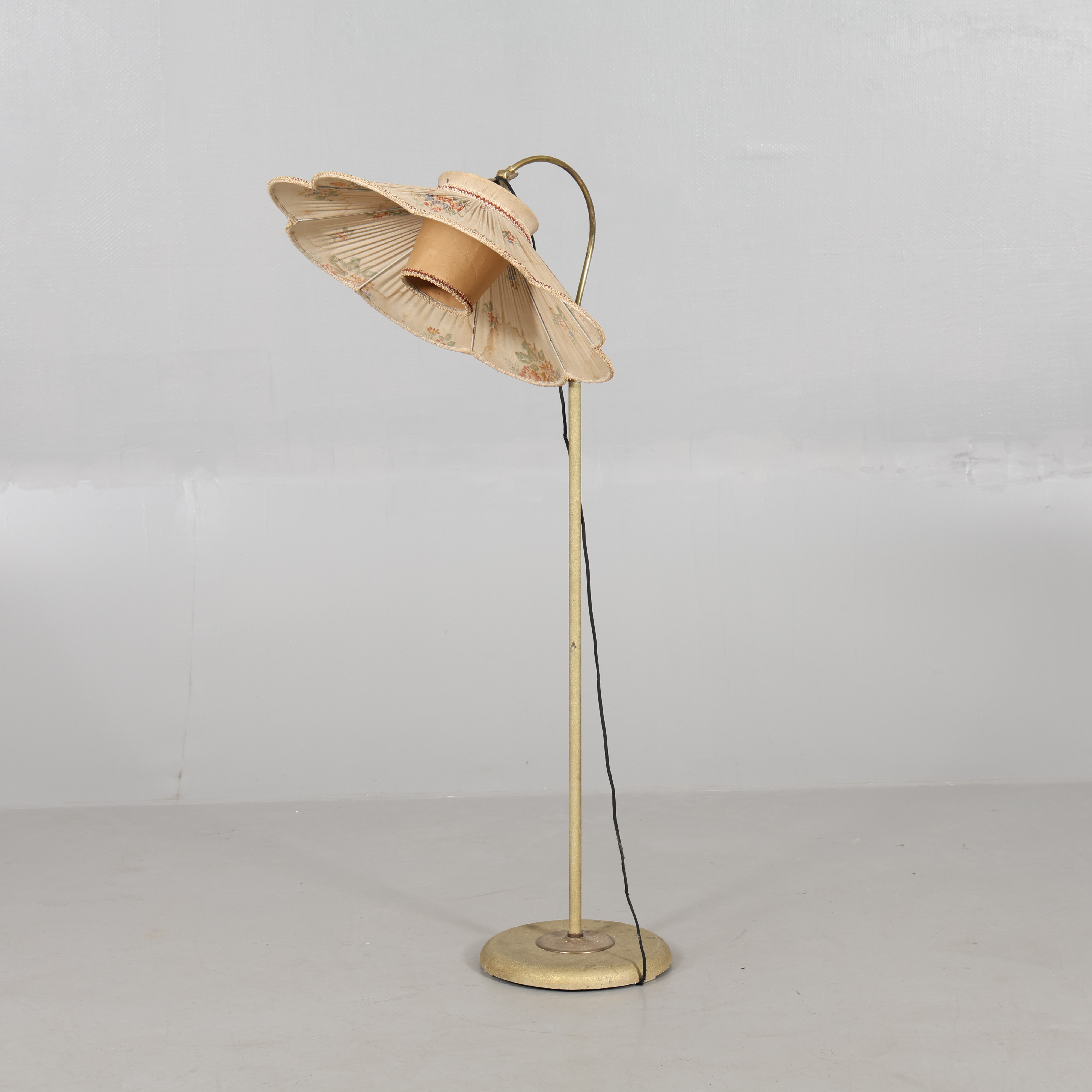 GOLVLAMPA "Swedish Modern" omkring 1940-tal.