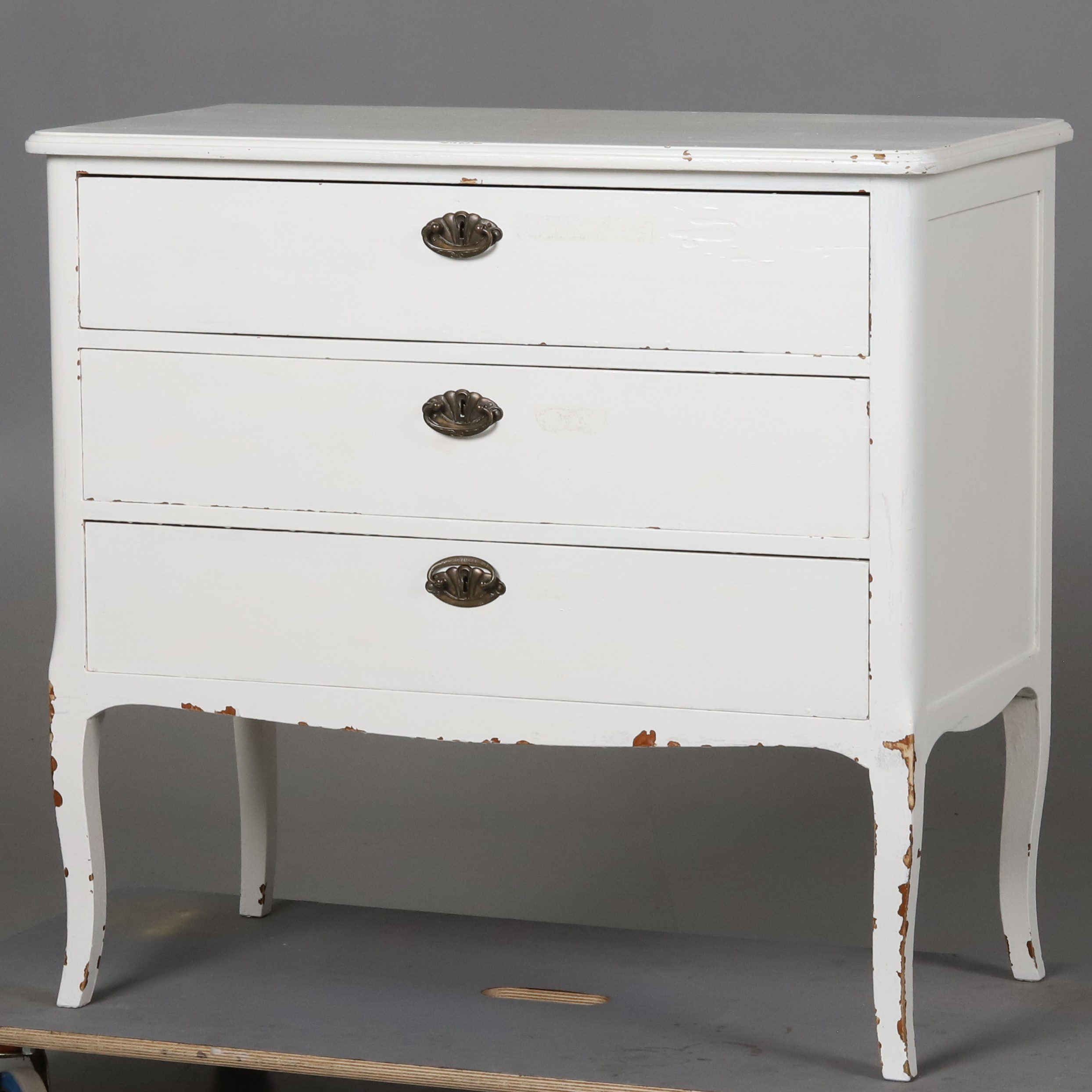 BYRÅ, Bondrokoko, vitmålad, 1900-talets första halva, Edsbyns möbler.