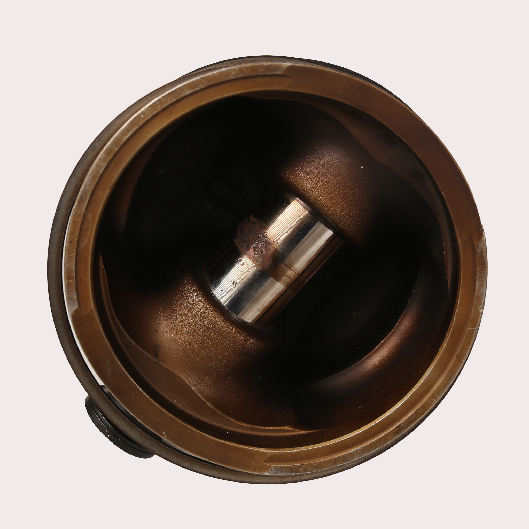 KOLV FRÅN FLYGPLANET, Douglas AD-4, motor med 2700 hästkrafter. Olika metaller, Skapad 1949-och senare.