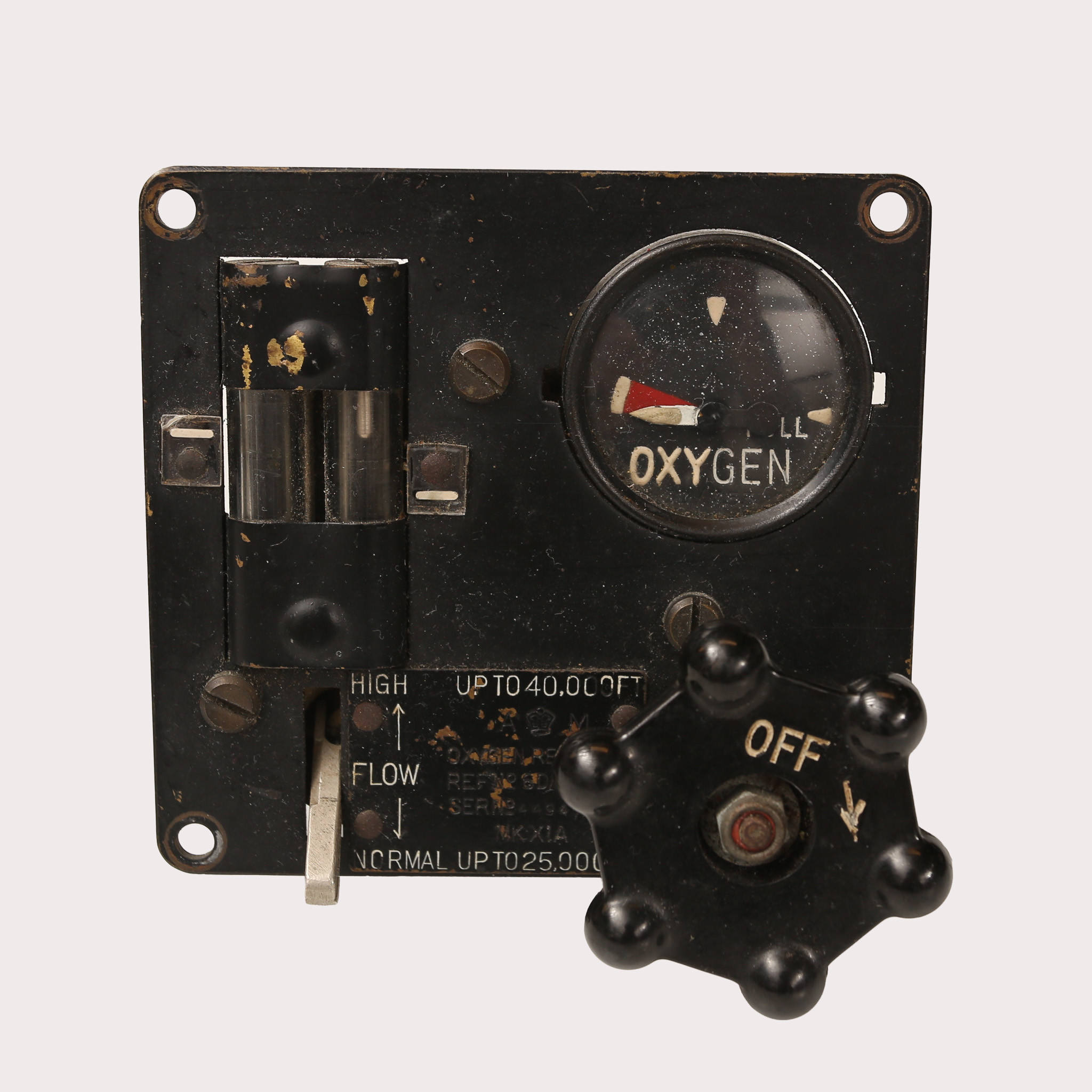 SUPERMARINE SPITFIRE, flygplansinstrument. Oxygen panel 25000 FT - 40000 FT. Mark 9. metall, glas. Konstruerad omkring år 1952.