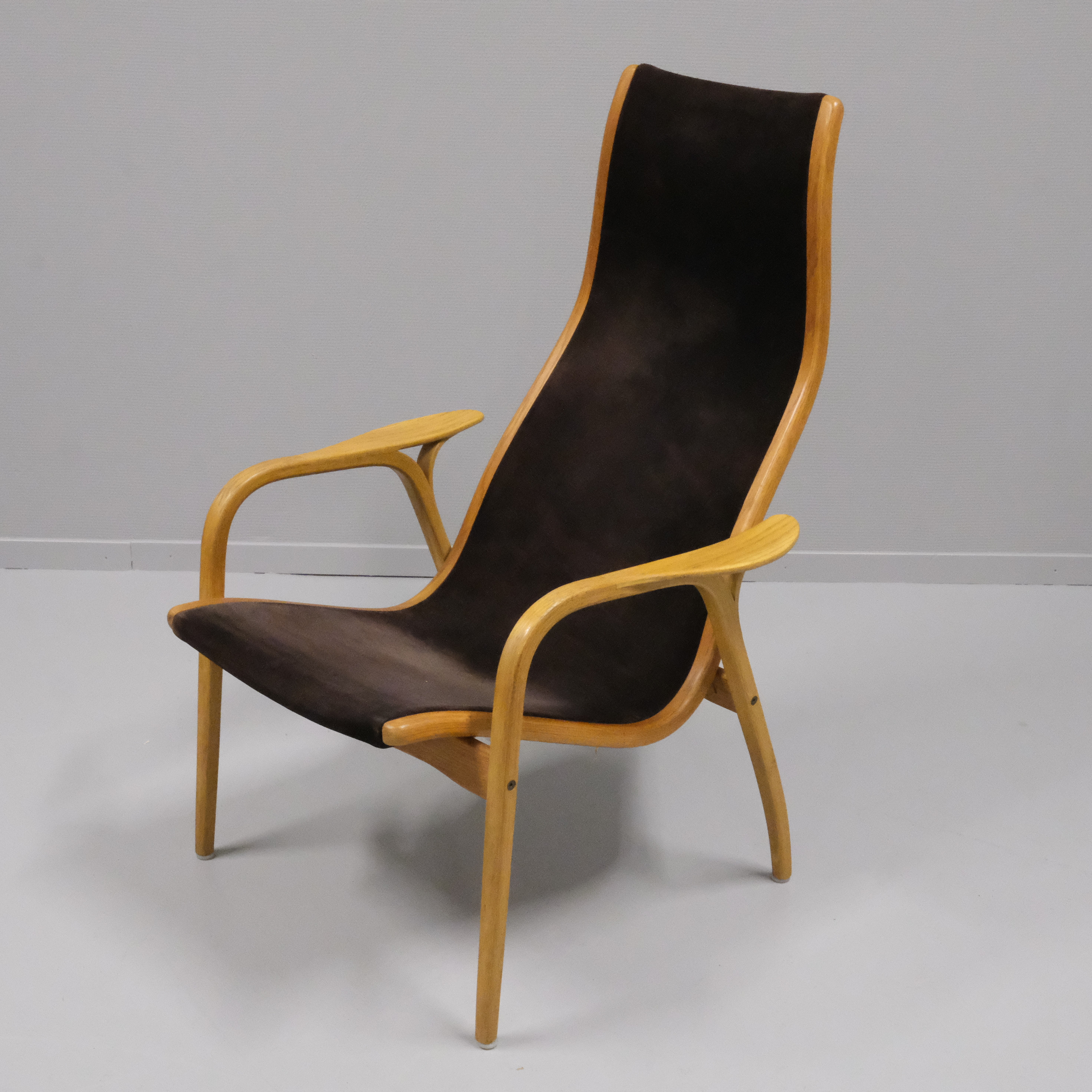 YNGVE EKSTRÖM. FÅTÖLJ, "LAMINO", EK OCH MOCKA, SWEDESE.