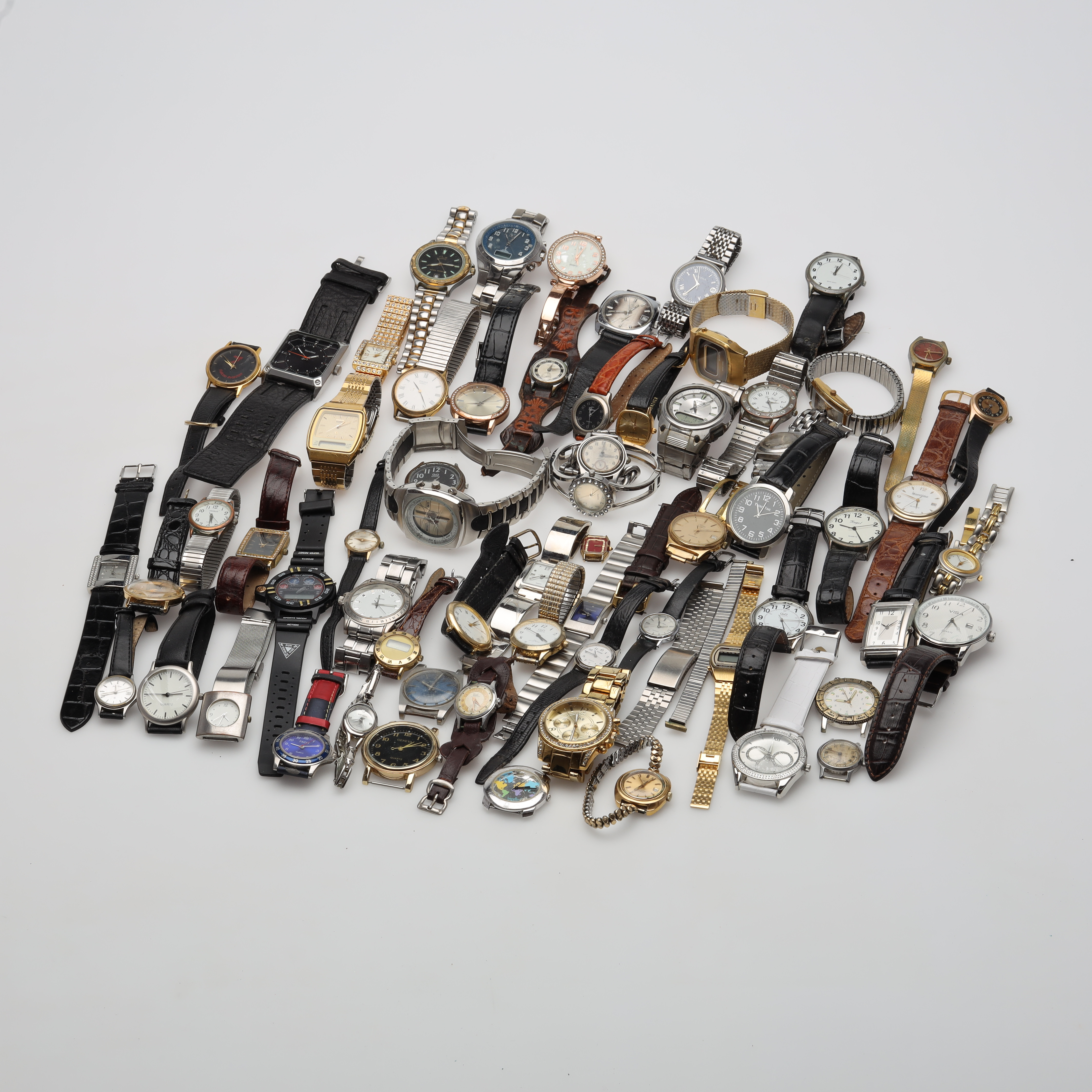 ARMBANDSUR ca 60 stycken.