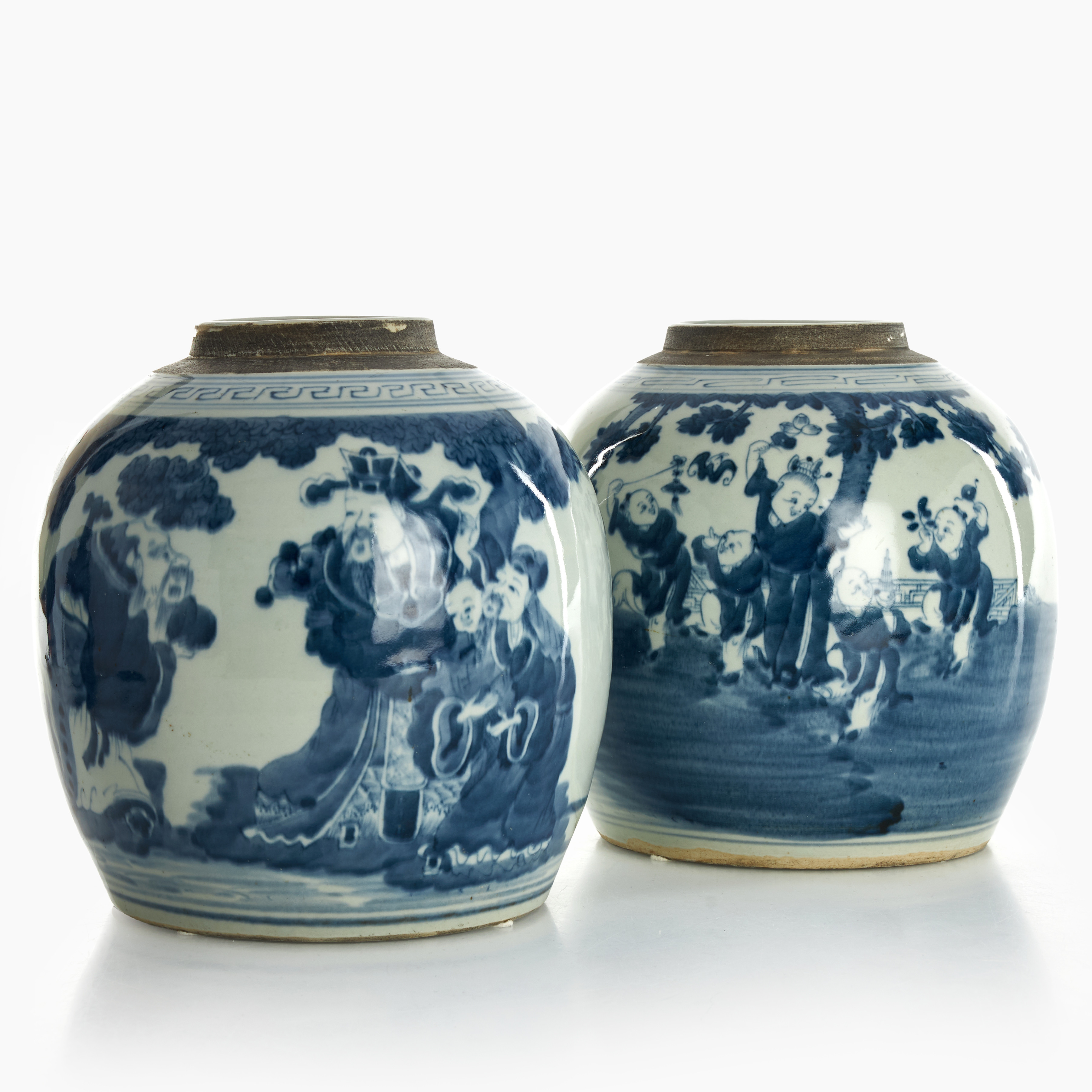 BOJANER, (2 st), porslin, Kina, dekor i underglasyrblått, modern tillverkning.