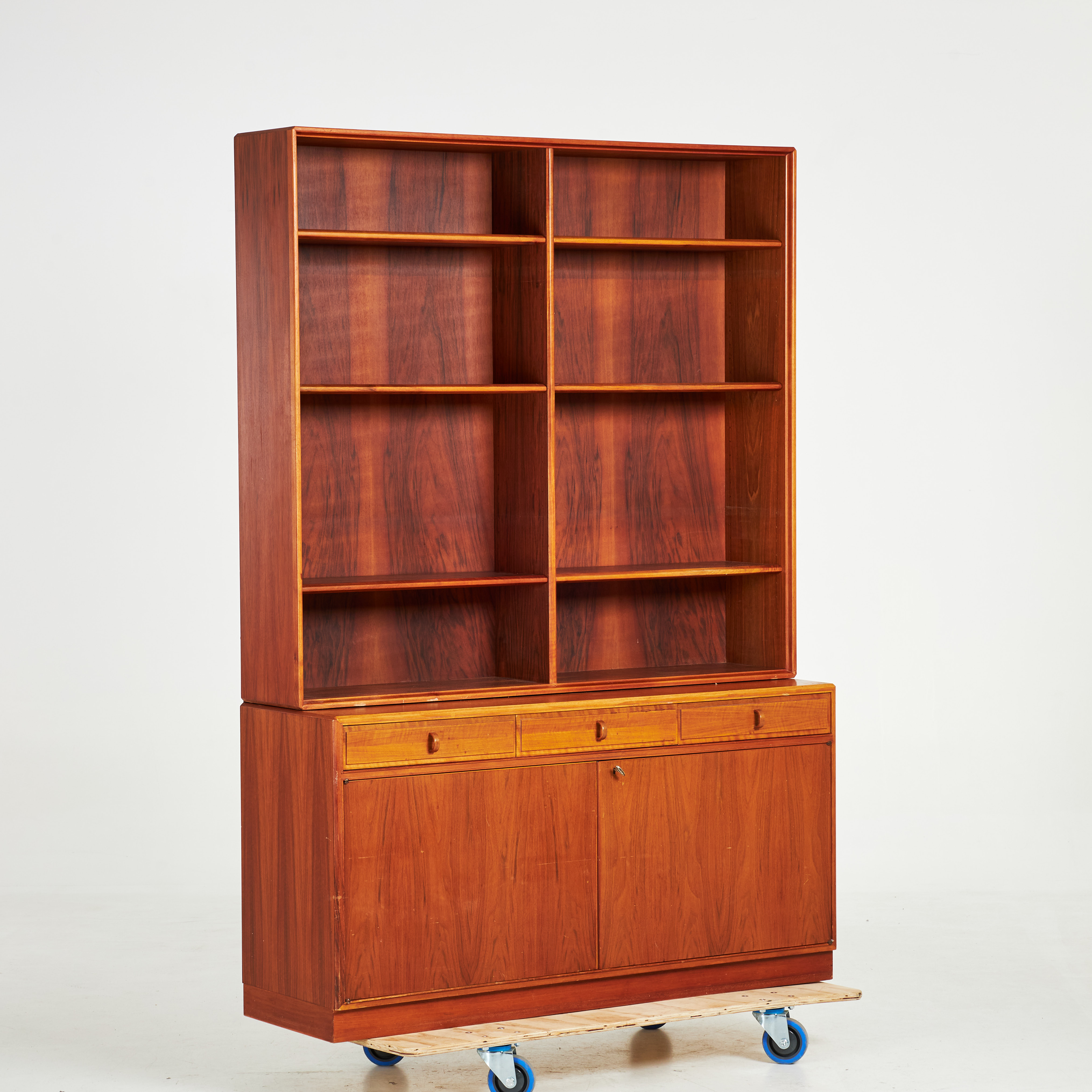 BERTIL FRIDHAGEN. "Fasett", 2 dlr, bokhyllor, valnöt, Bodafors, 1962.