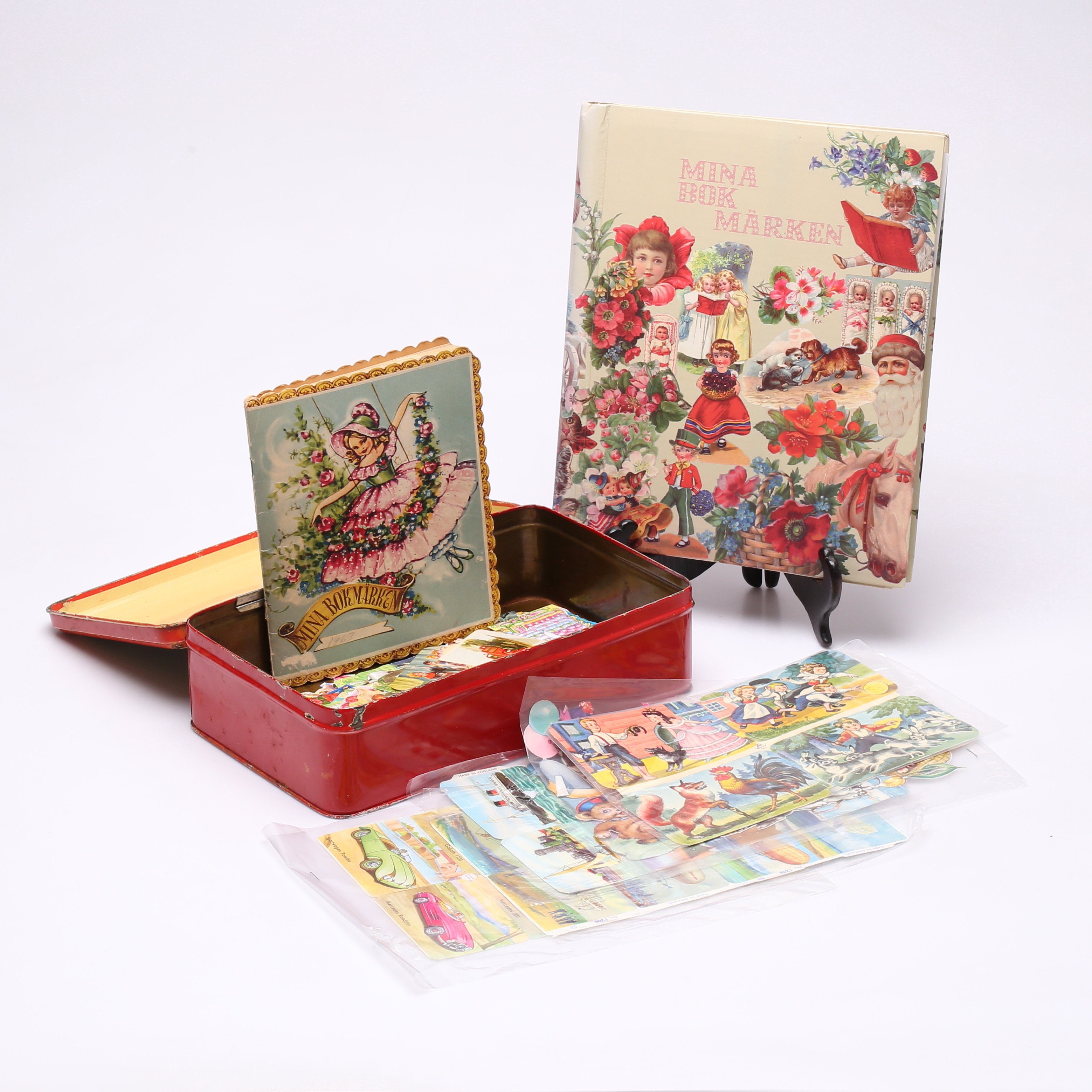 BOKMÄRKEN, album samt plåtlåda, 1900-tal.